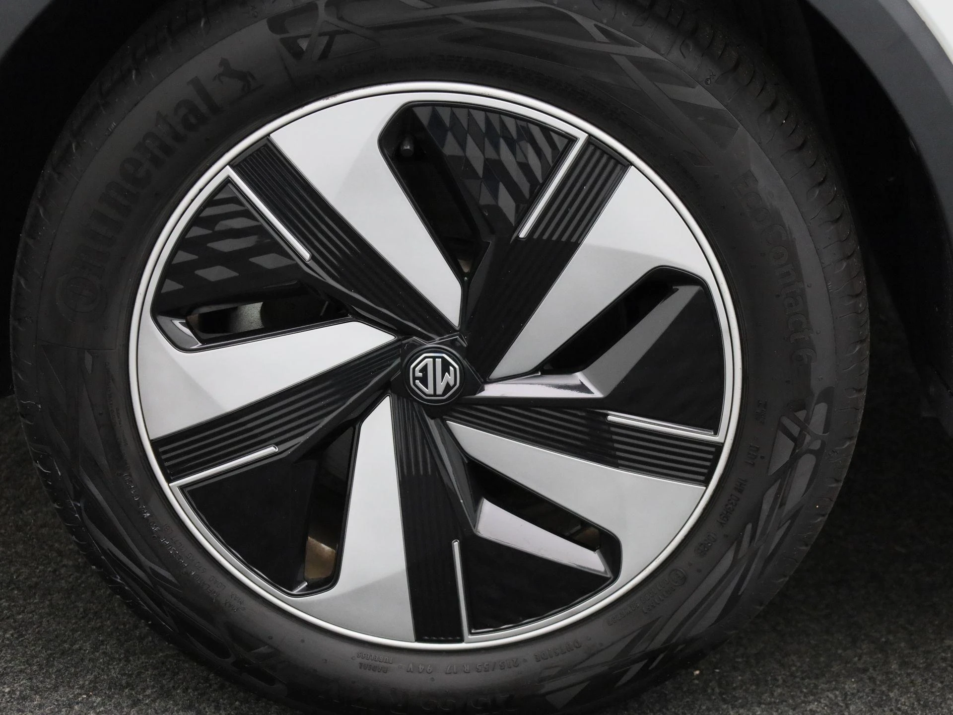 MG ZS EV - 13