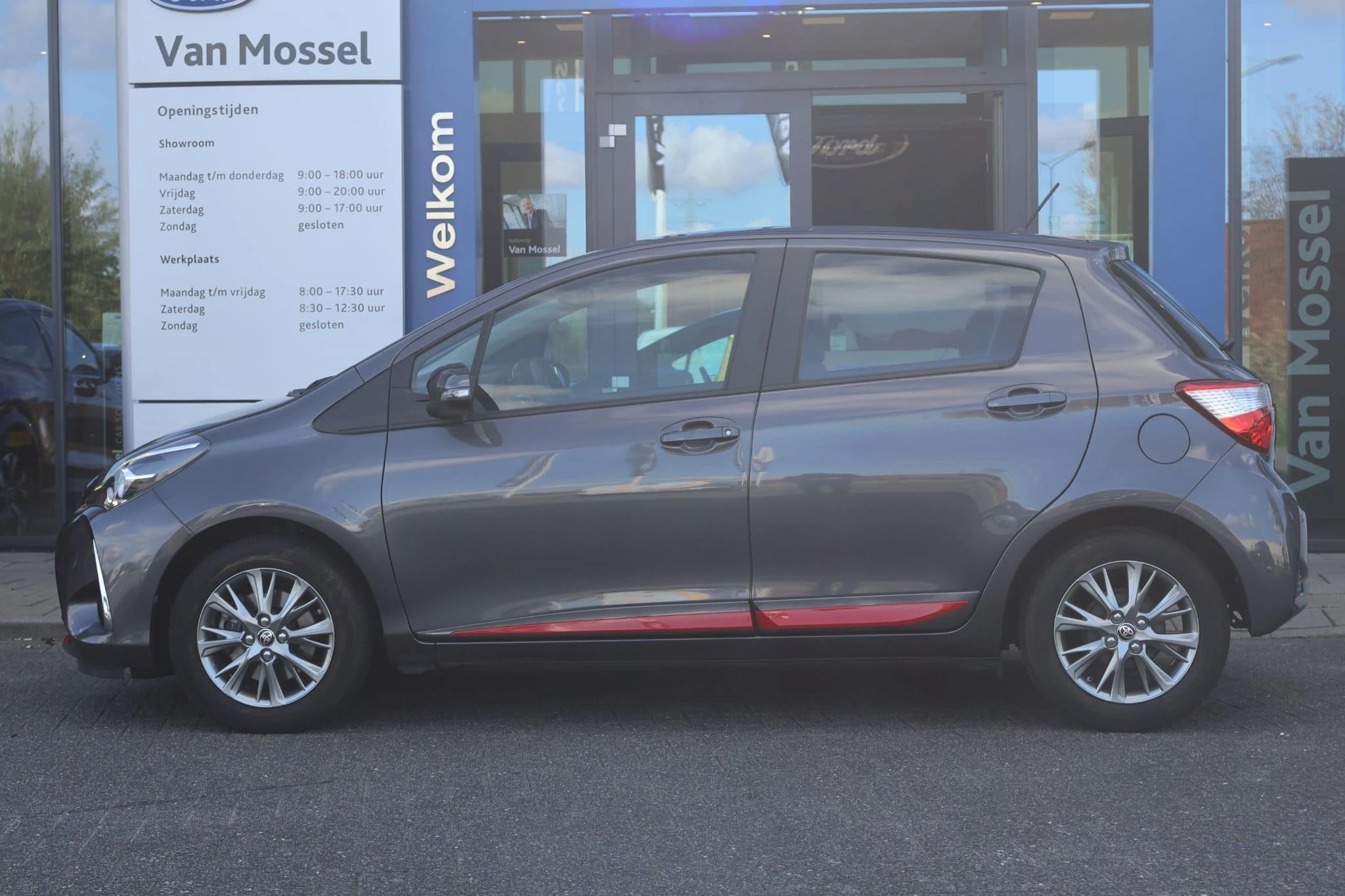 Toyota-Yaris-image-2