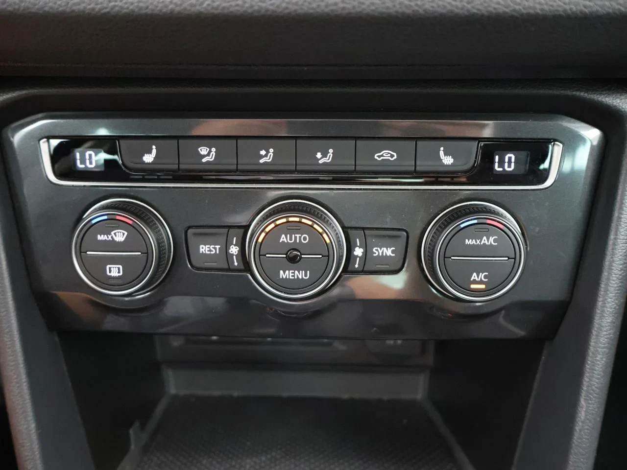 Volkswagen Tiguan Tiguan 1.4TSI 150PK *PANODAK*TREKHAAK*LEDER*PDC*ACC*NAVI*APP-CONNECT*MEMORY SEATS*...*