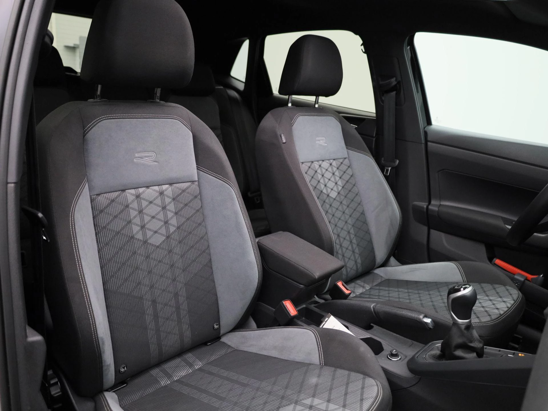 Volkswagen-Polo-image-39