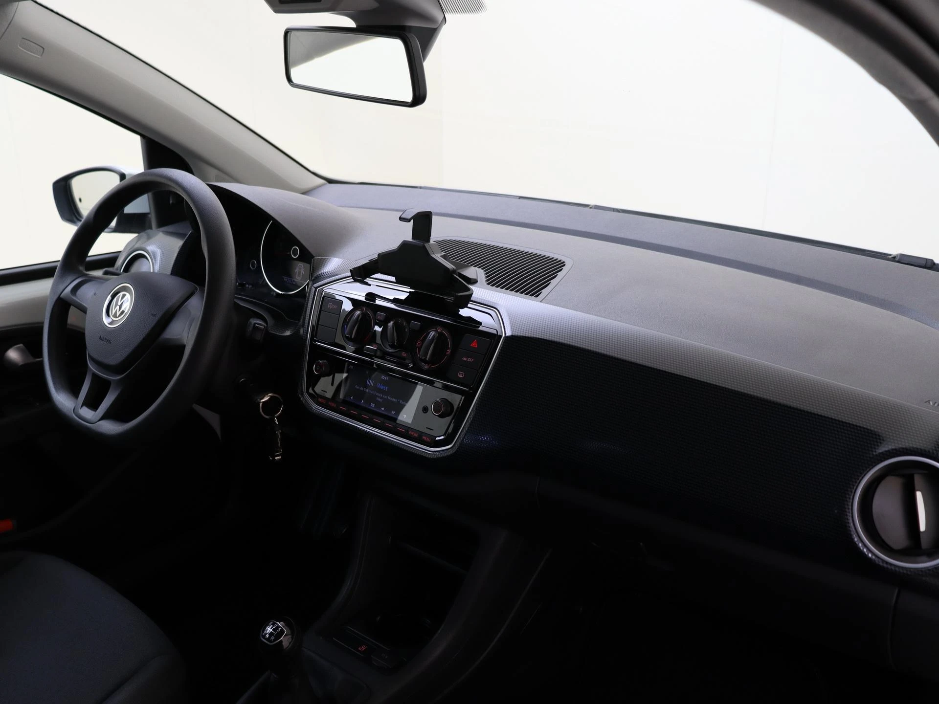 Volkswagen-up!-image-4