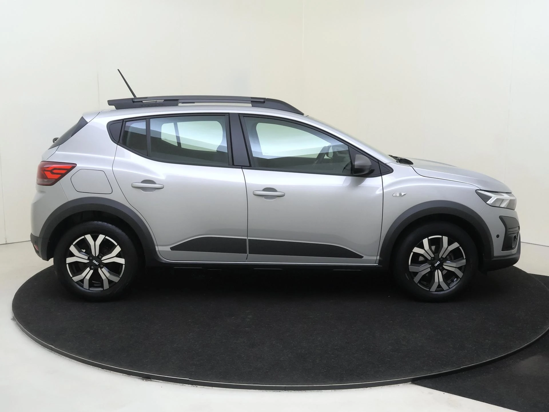 Dacia-Sandero Stepway-image-8