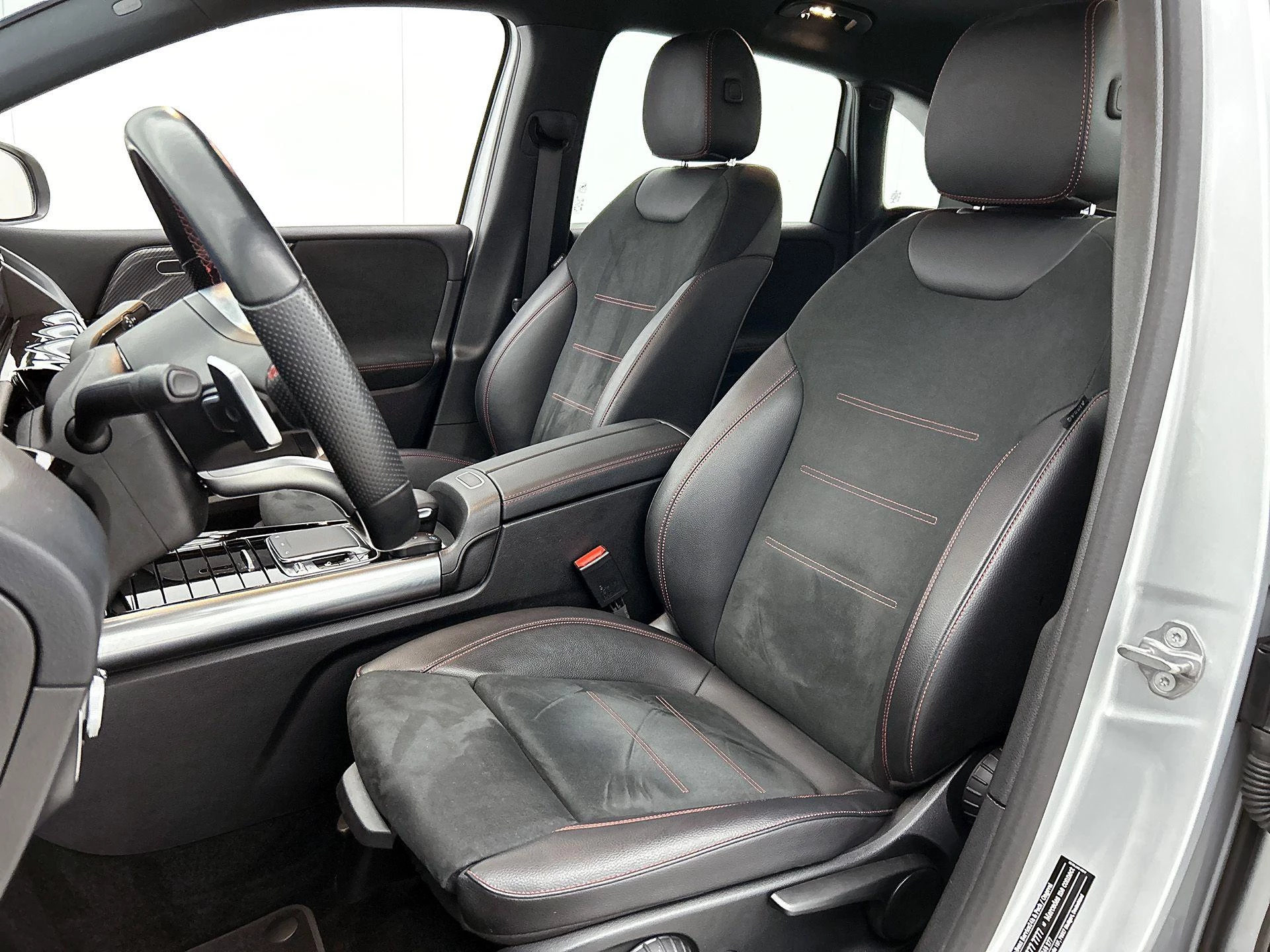 Mercedes-Benz-B-Klasse-image-40