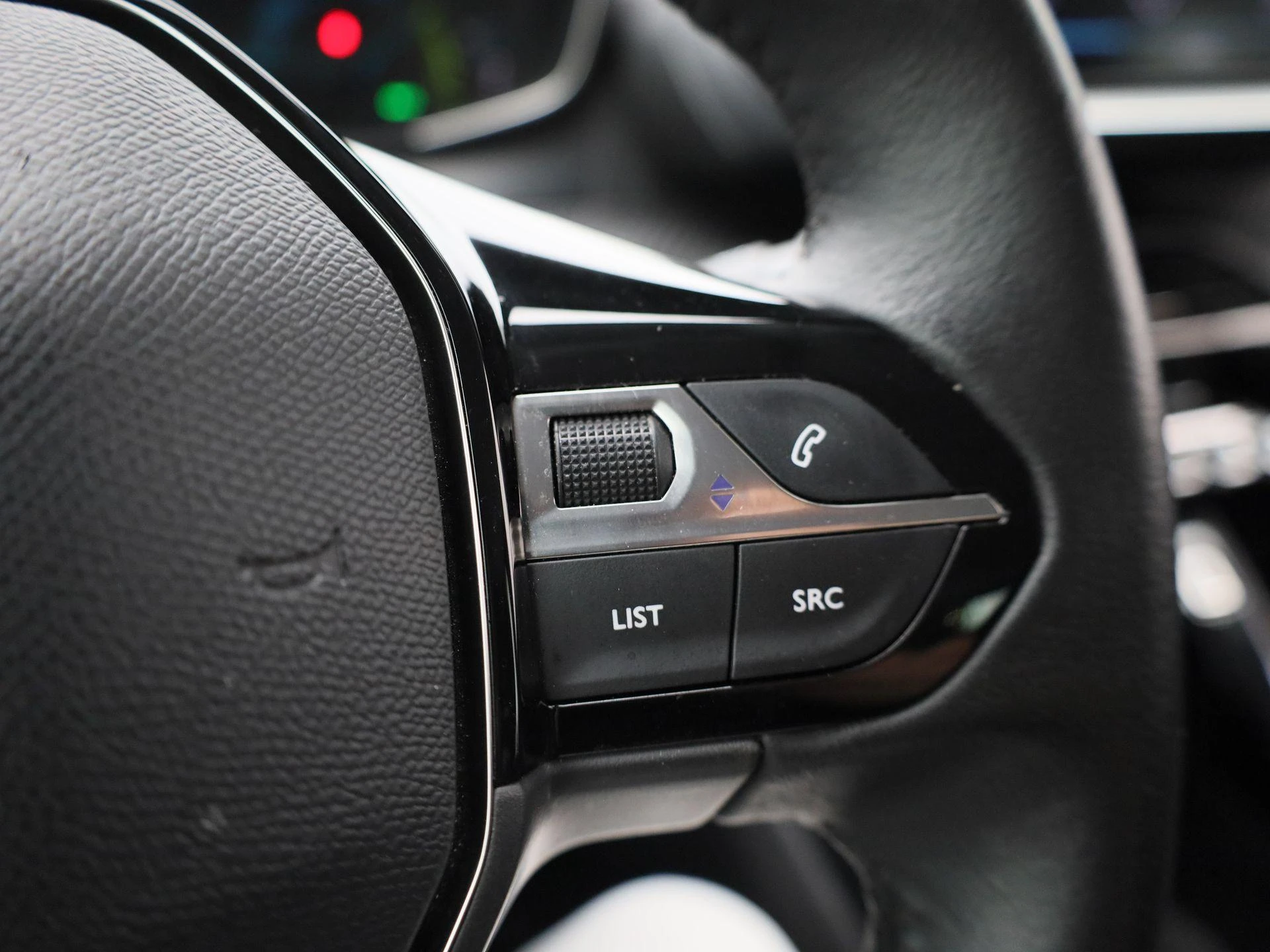 Peugeot-e-208-image-18