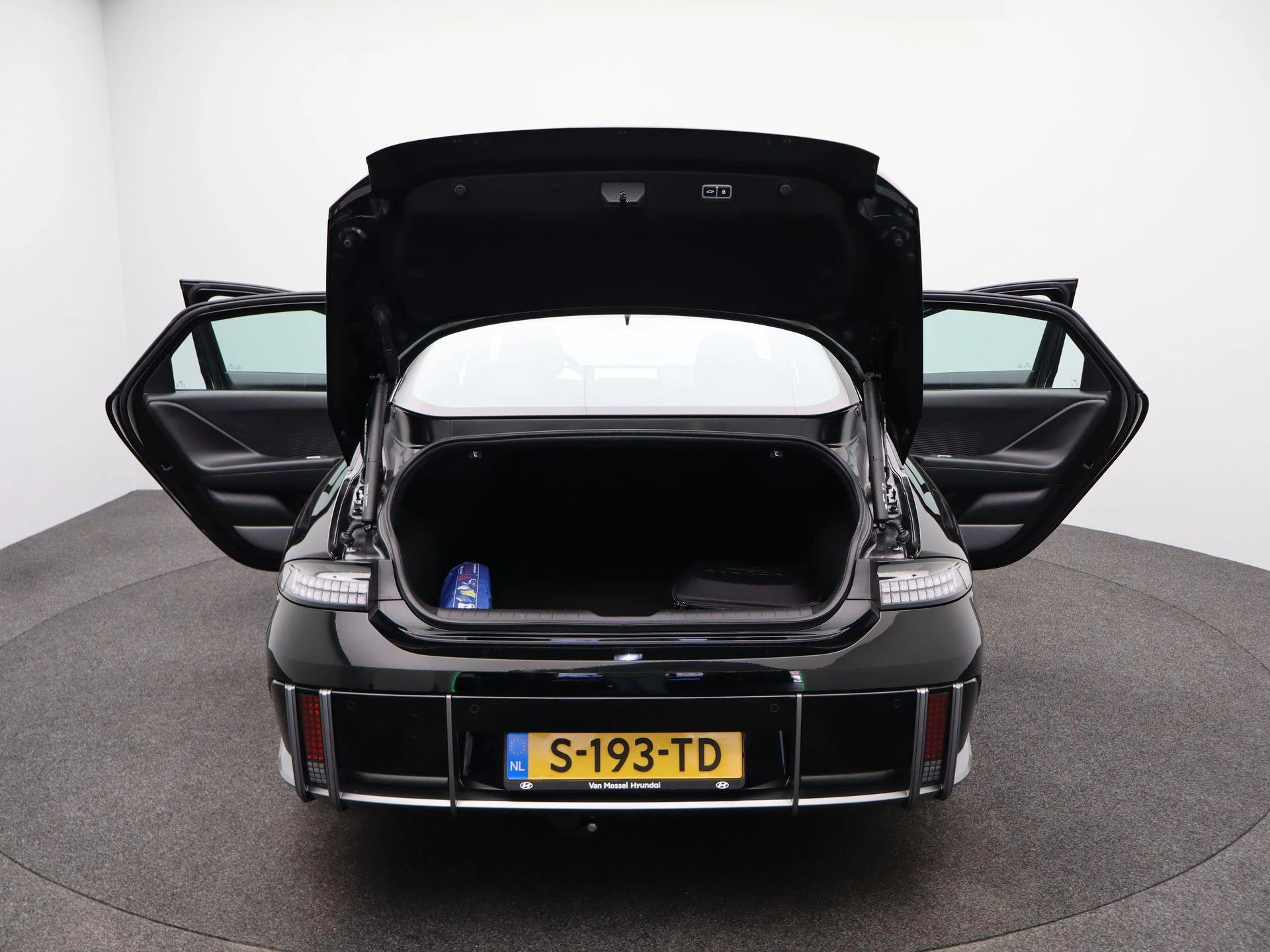 Hyundai-IONIQ 6-image-13
