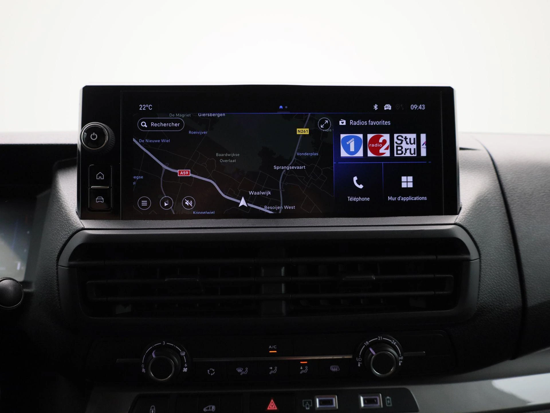 Opel-Vivaro-image-8