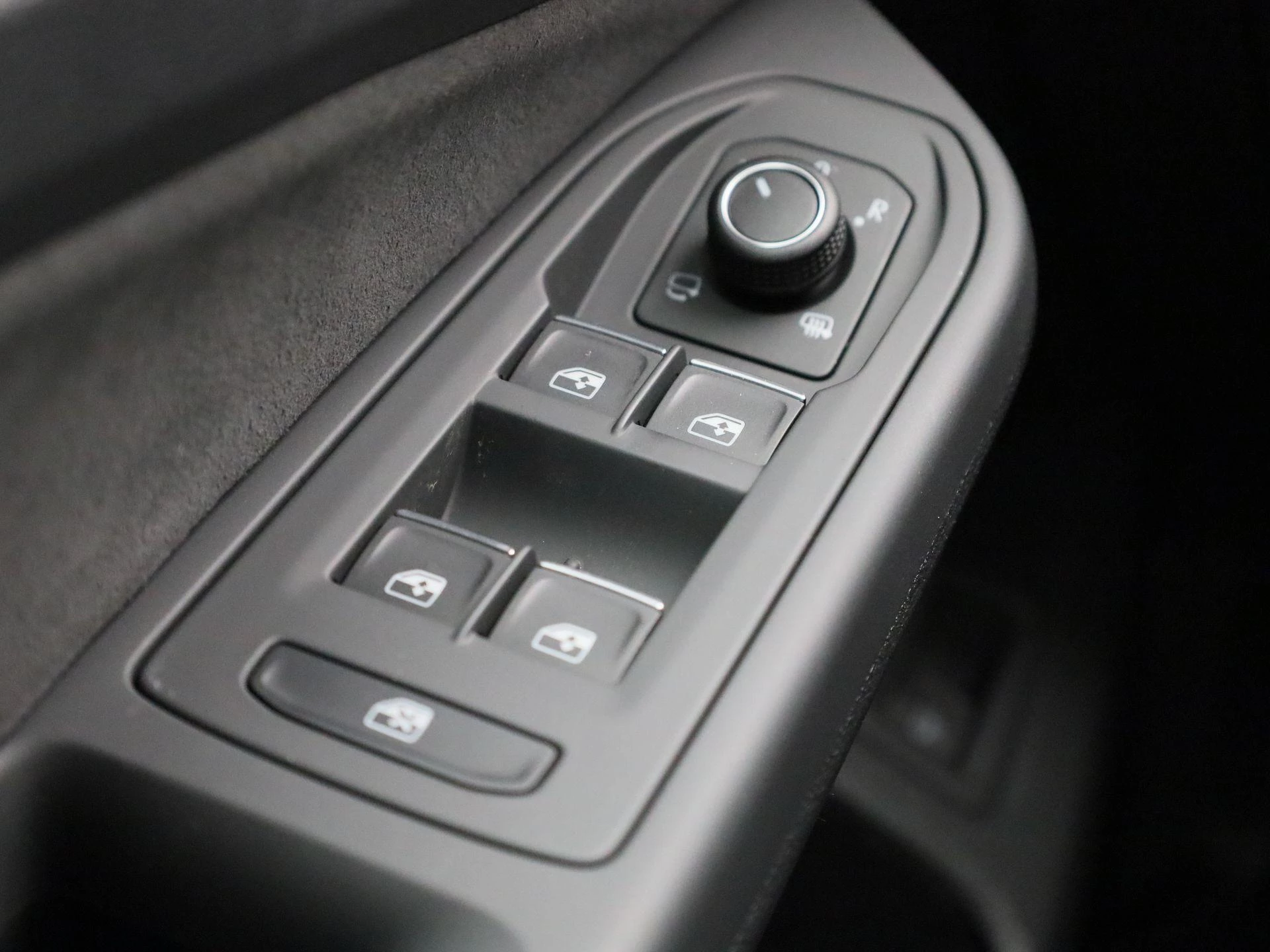 Volkswagen-Golf-image-32