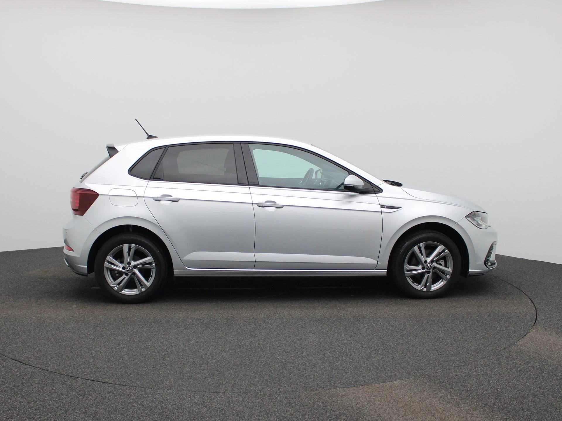 Volkswagen-Polo-image-5