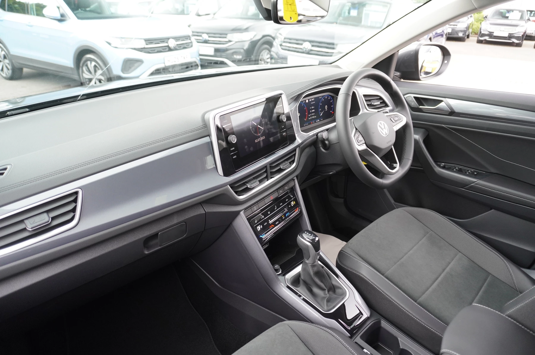Volkswagen-T-Roc-image-1