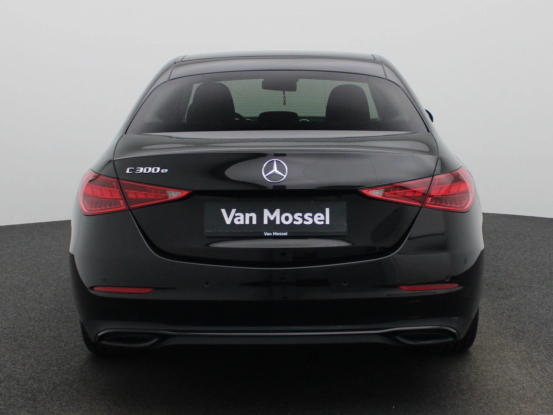 Mercedes-Benz-C-Klasse-image-4