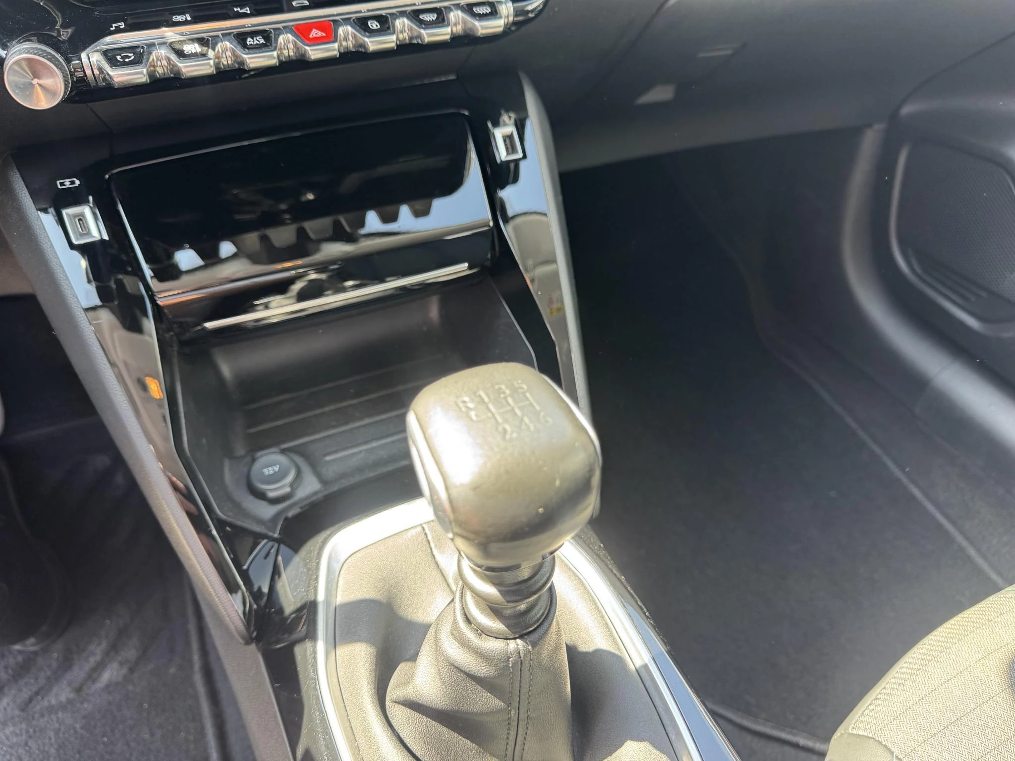 Peugeot-208-image-21