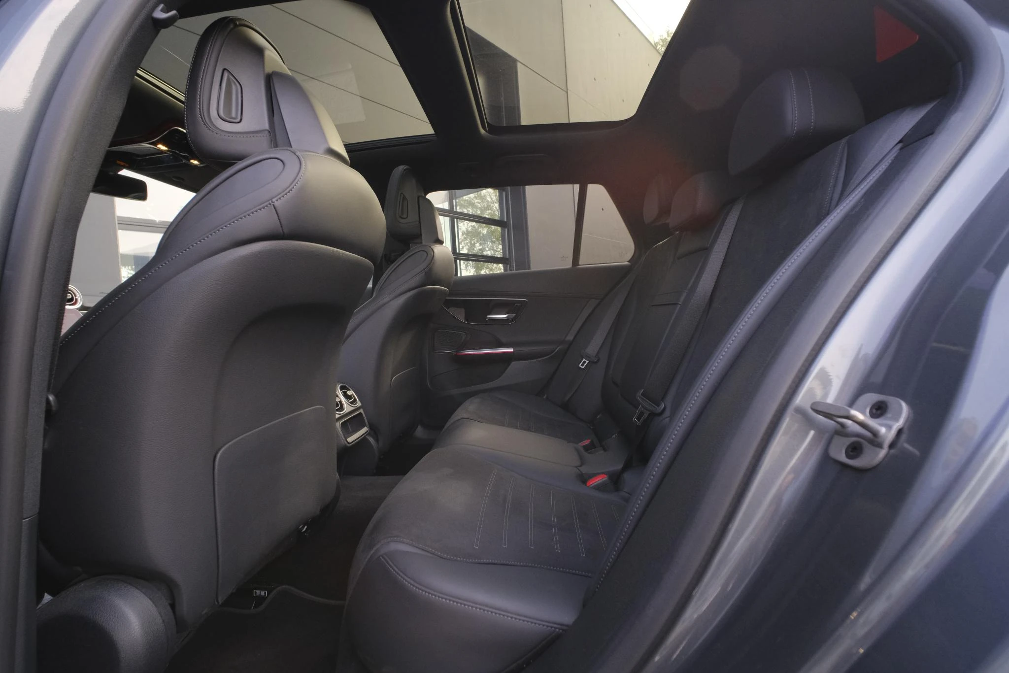 Mercedes-Benz-C-Klasse-image-22