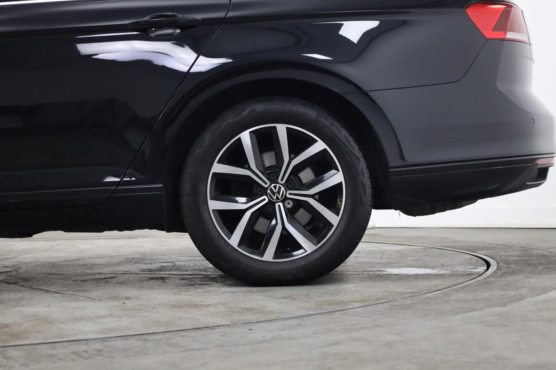 Volkswagen-Passat-image-20