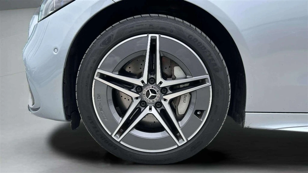 Mercedes-Benz-C-Klasse-image-8