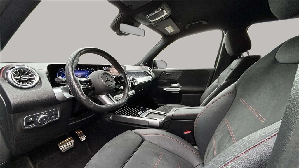 Mercedes-Benz-EQB-image-9
