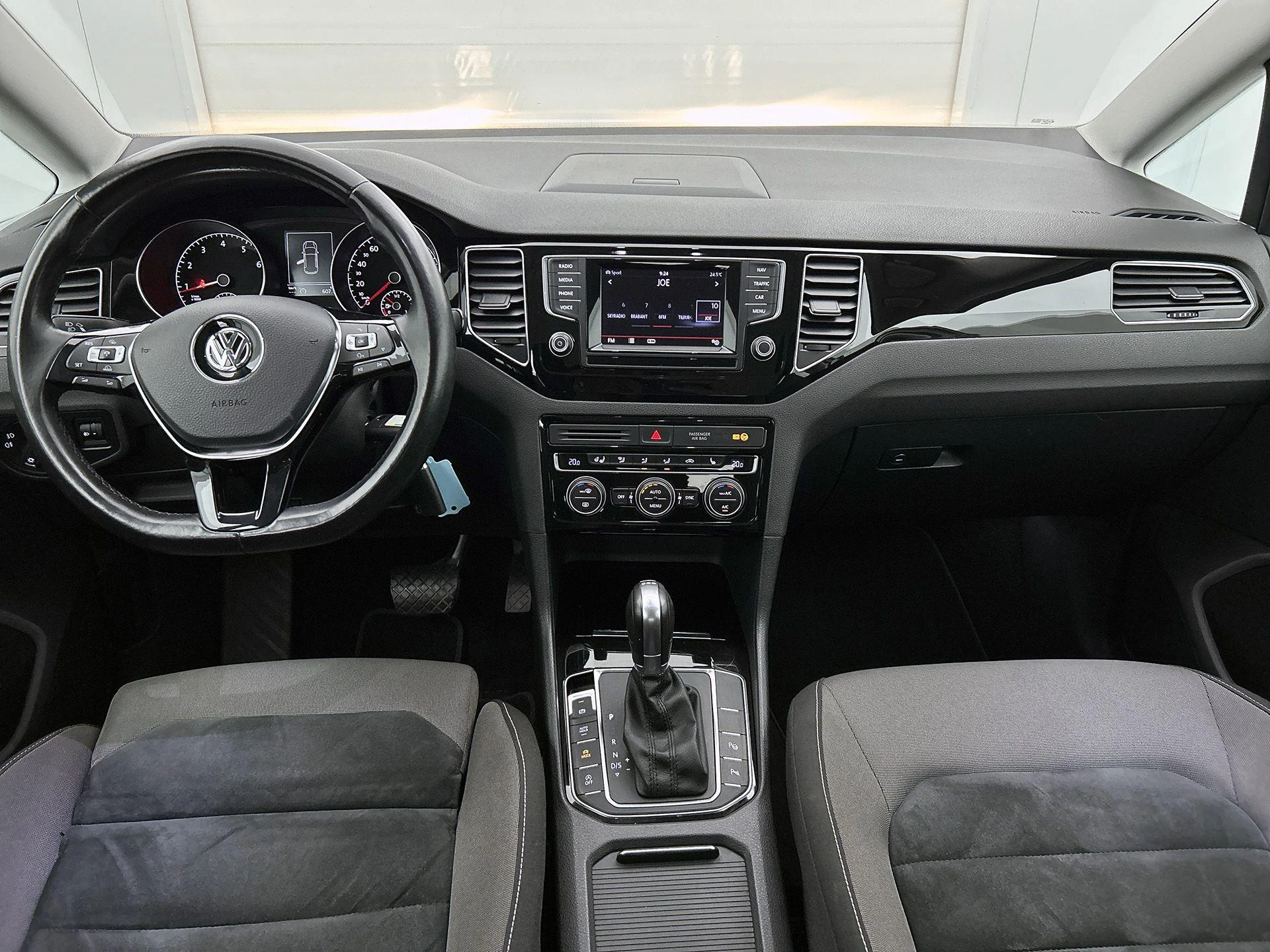 Volkswagen-Golf Sportsvan-image-22