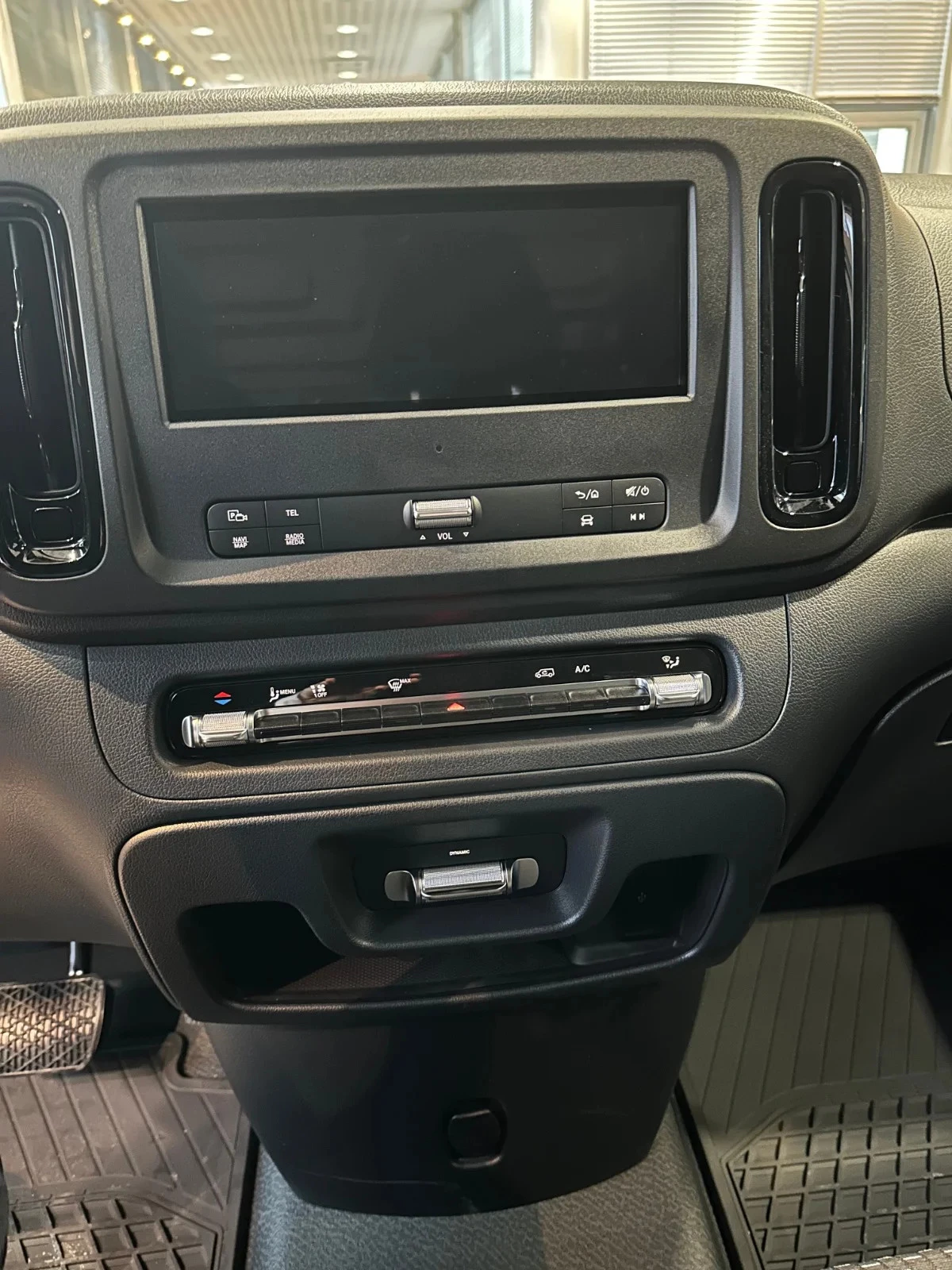 Mercedes-Benz-Vito-image-4