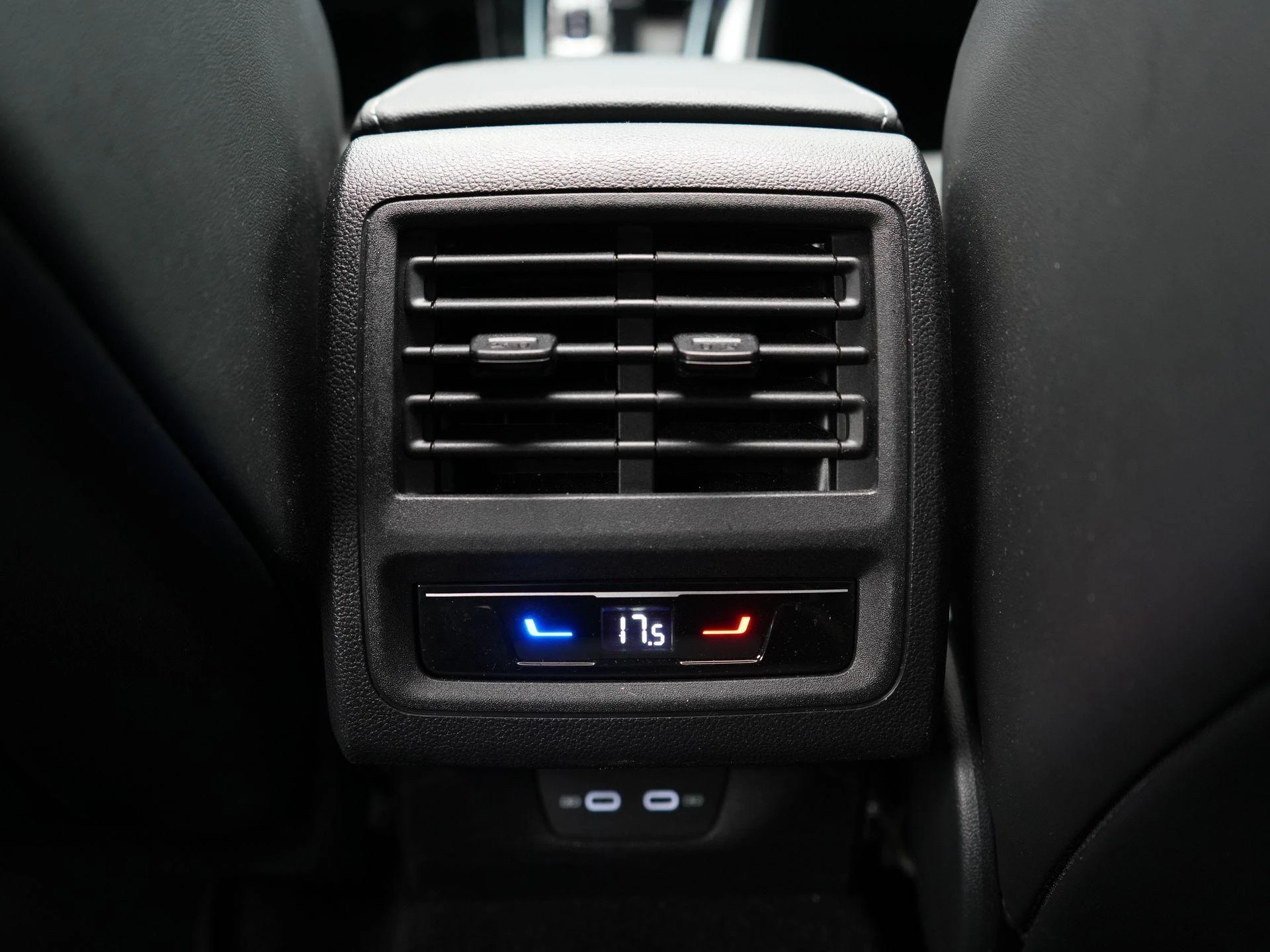 Volkswagen-Golf-image-9