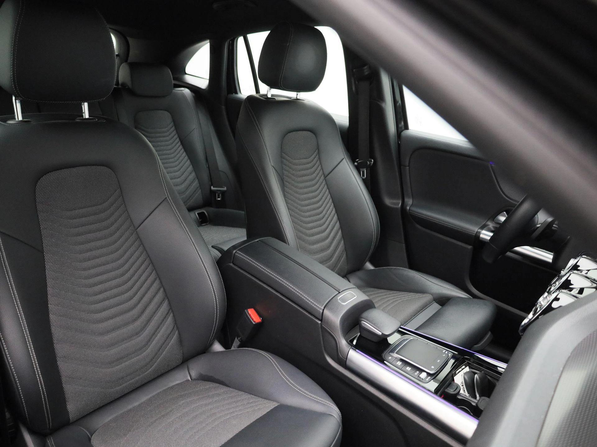 Mercedes-Benz-EQA-image-36