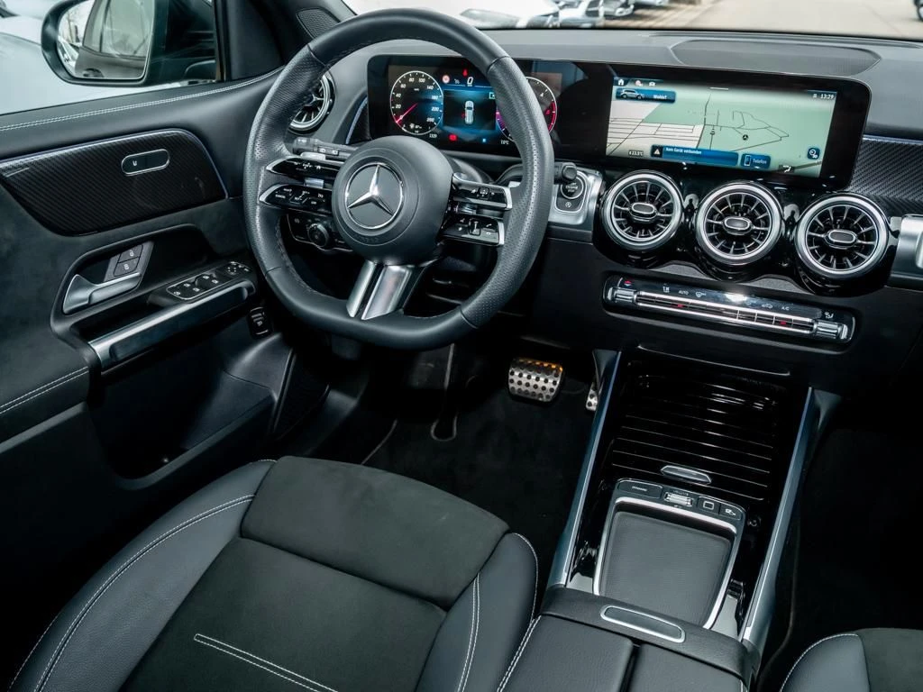 Mercedes-Benz-GLB 200 d-image-9