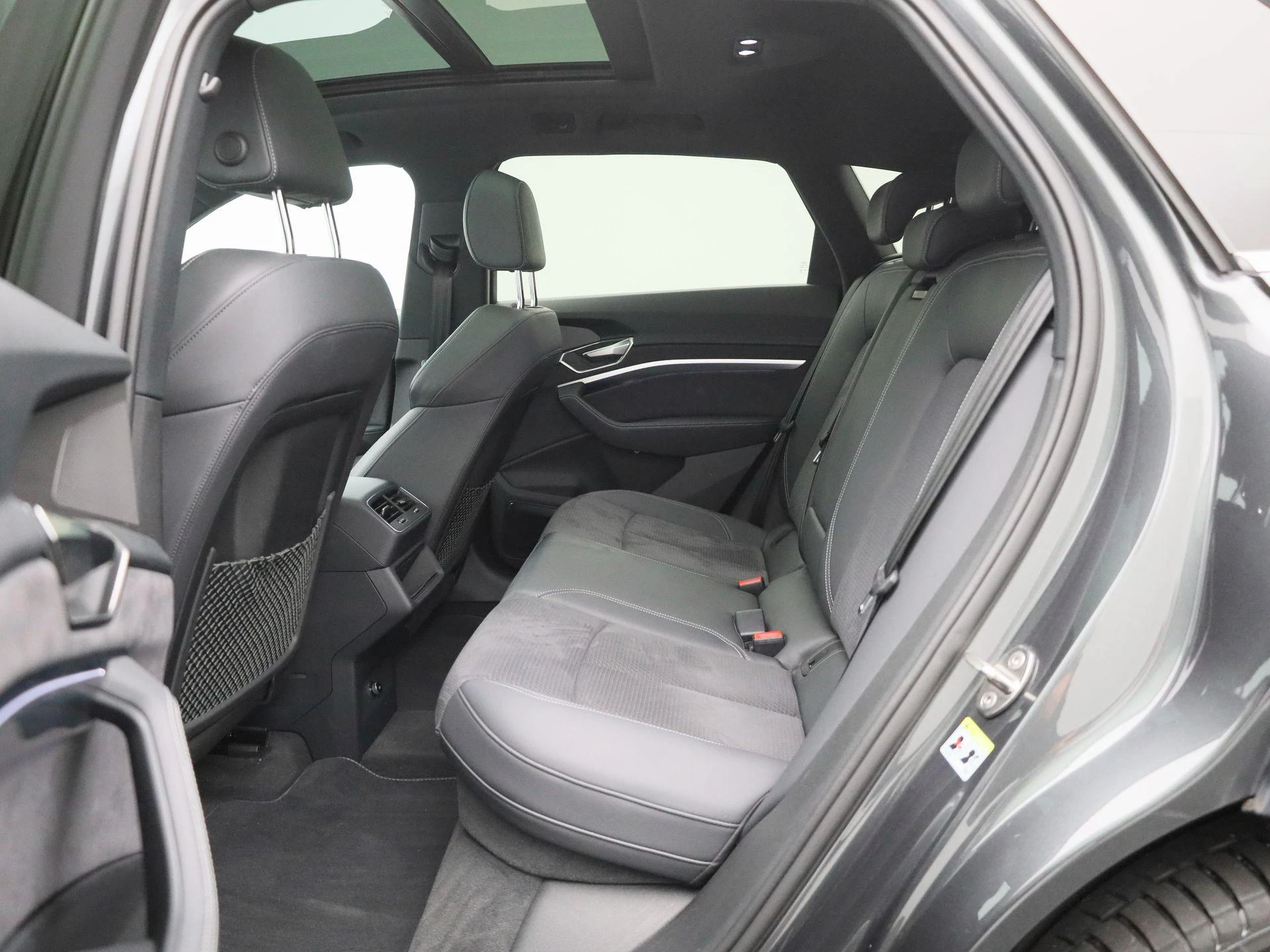 Audi-Q8 e-tron-image-11