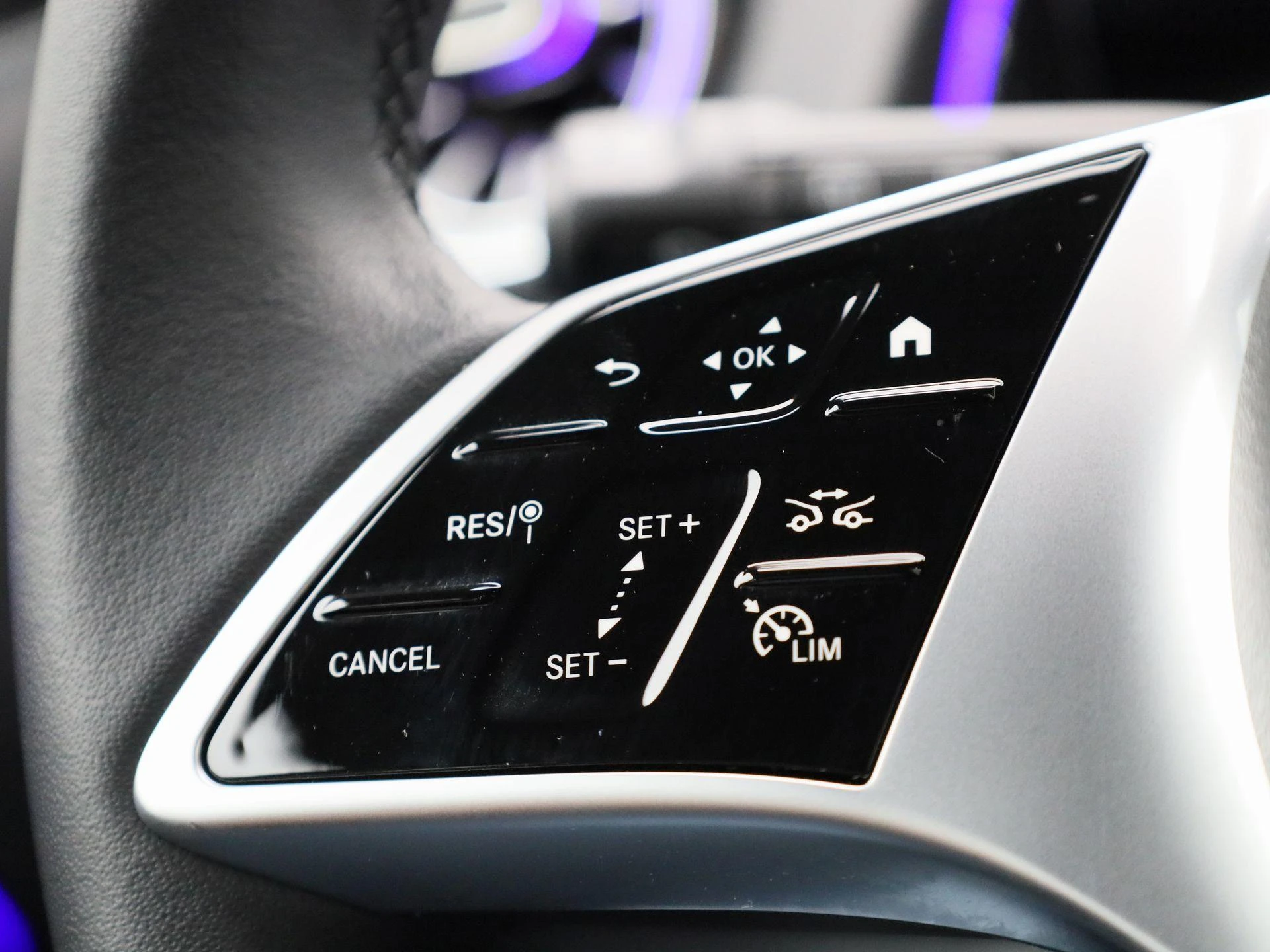 Mercedes-Benz-GLB-image-18