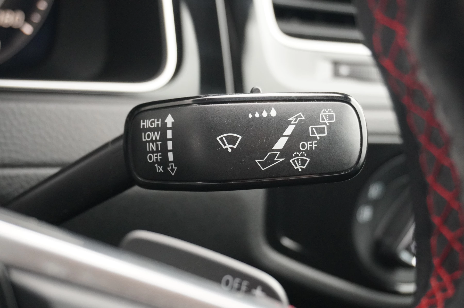 Volkswagen-Golf-image-31