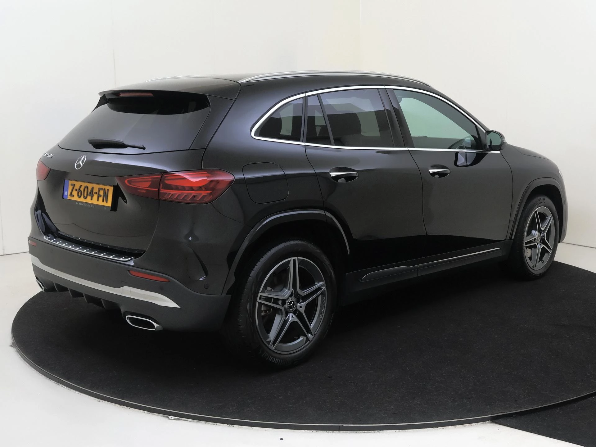 Mercedes-Benz-GLA-image-3