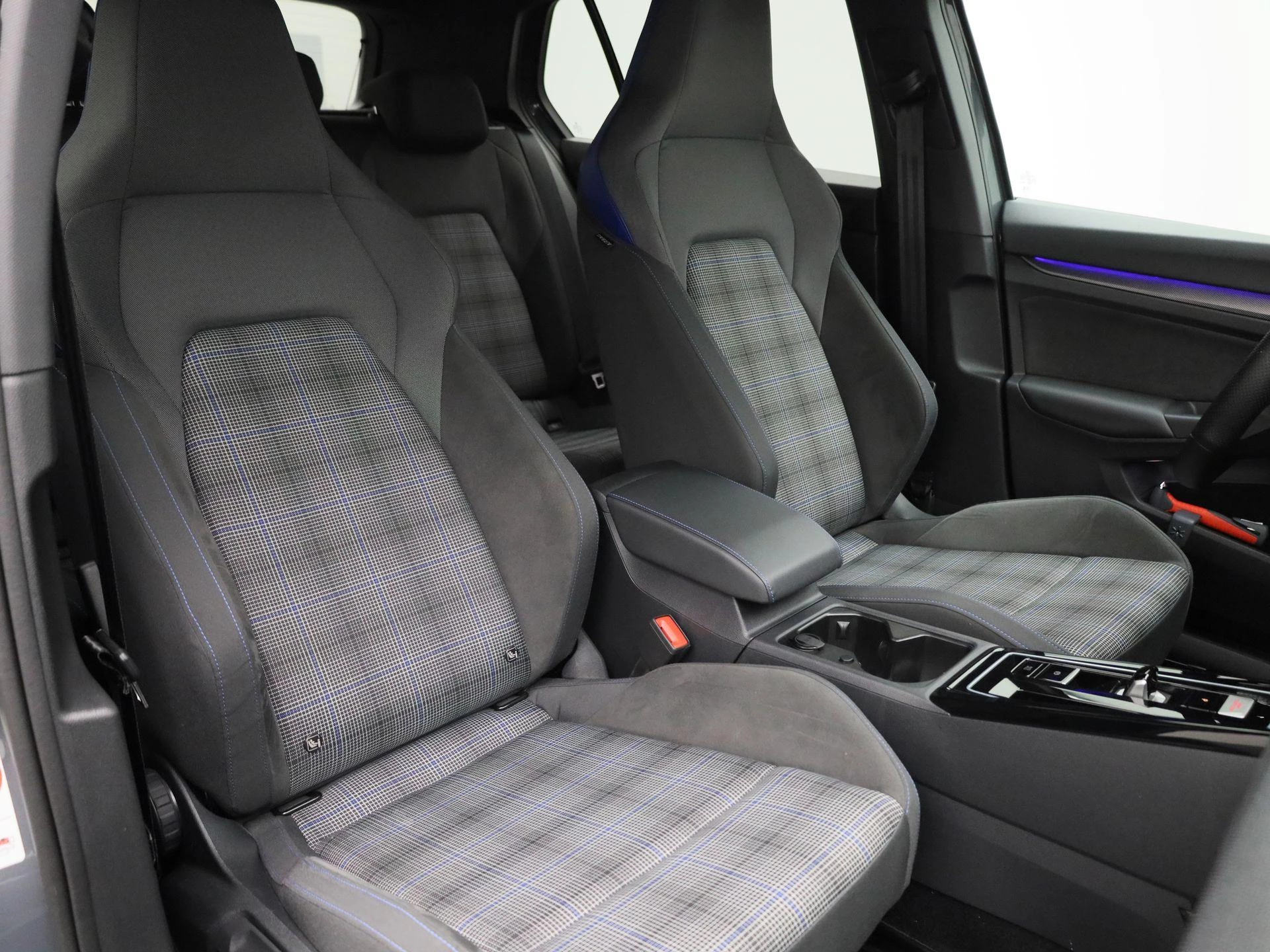 Volkswagen-Golf-image-44