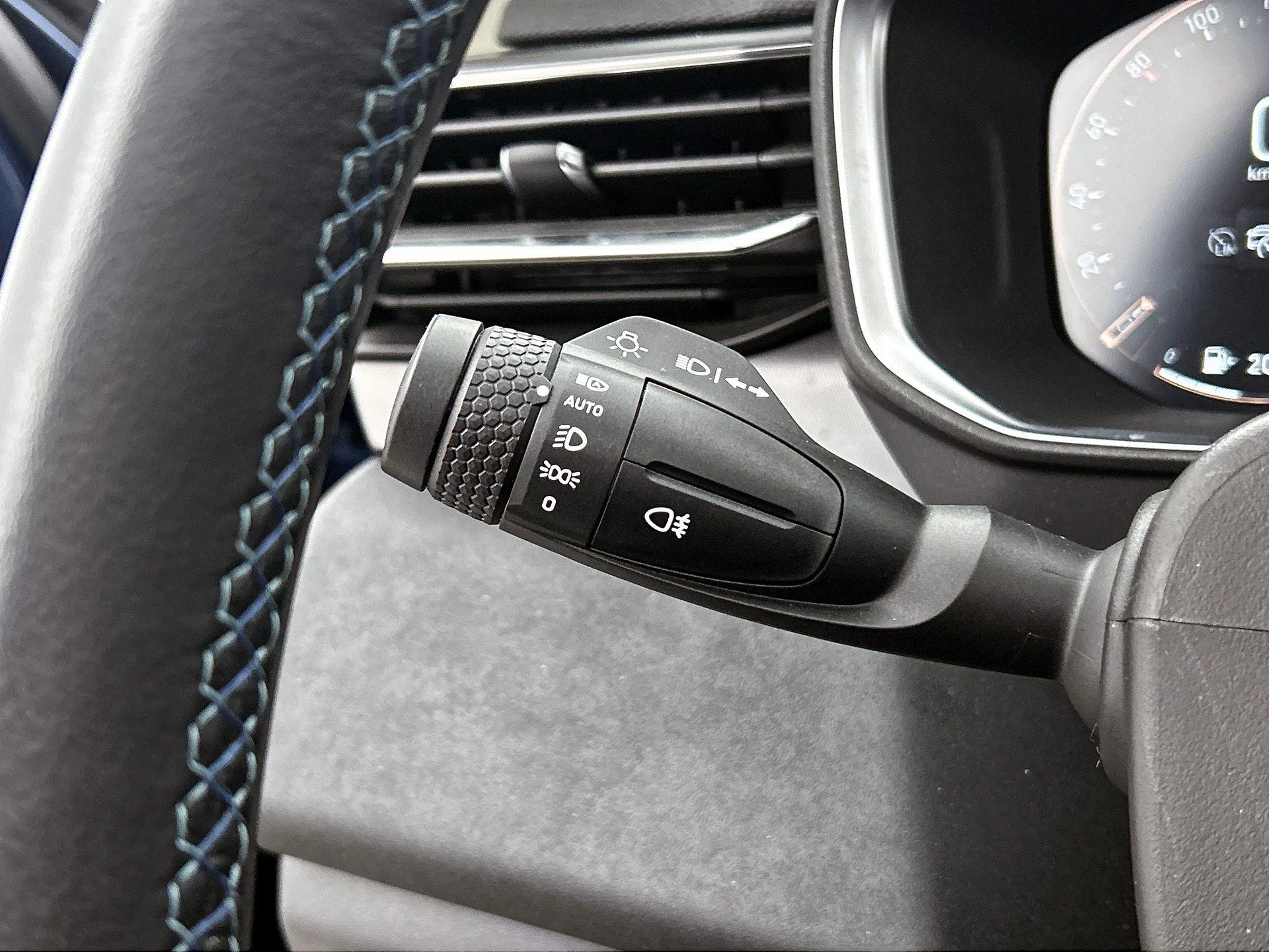 Lynk & Co-01-image-9