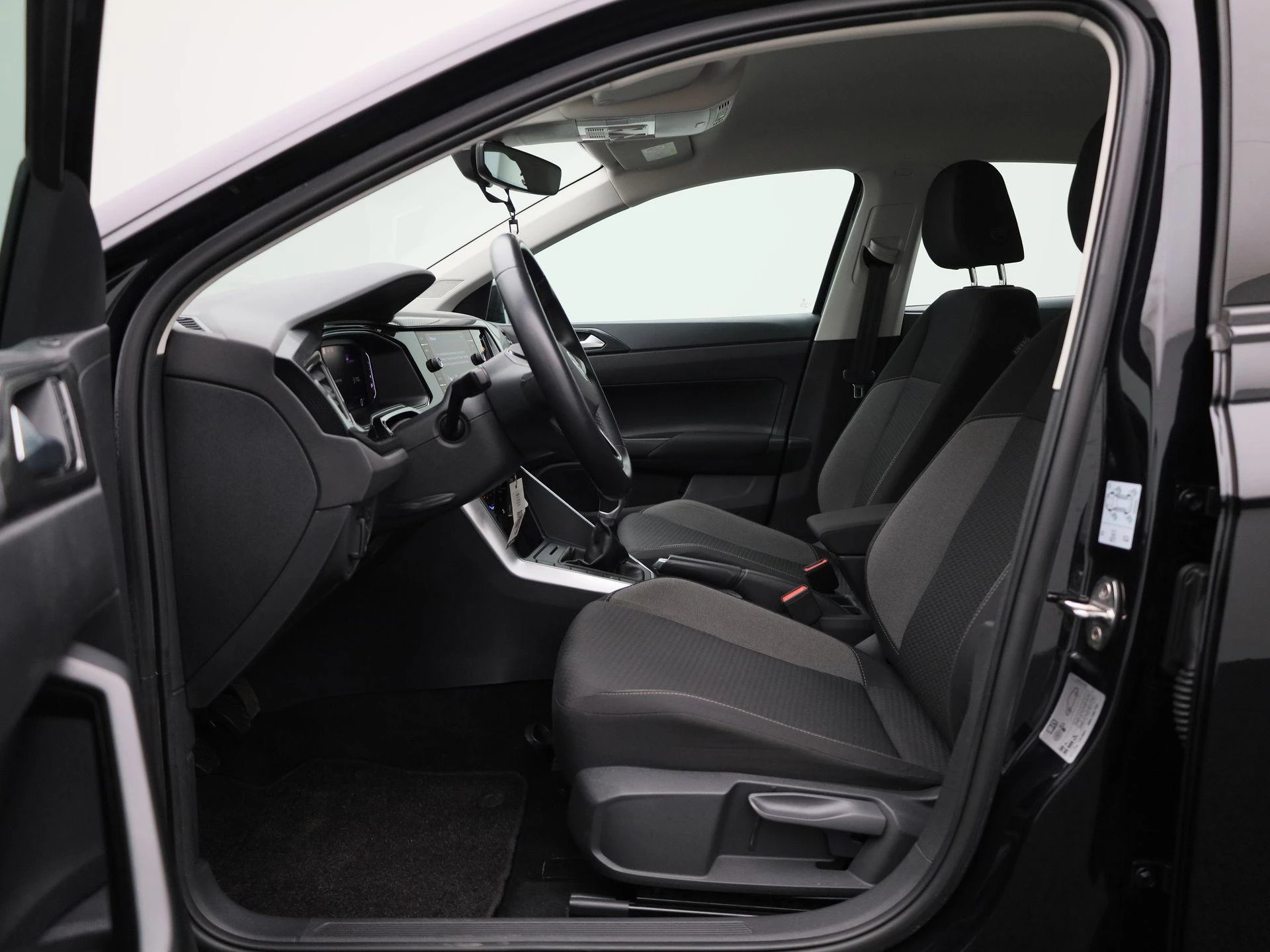 Volkswagen-Polo-image-10