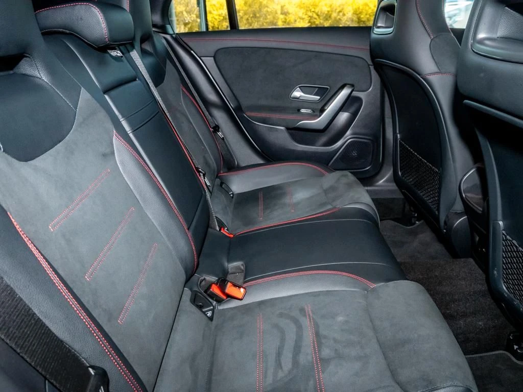 Mercedes-Benz-CLA 200 d-image-12