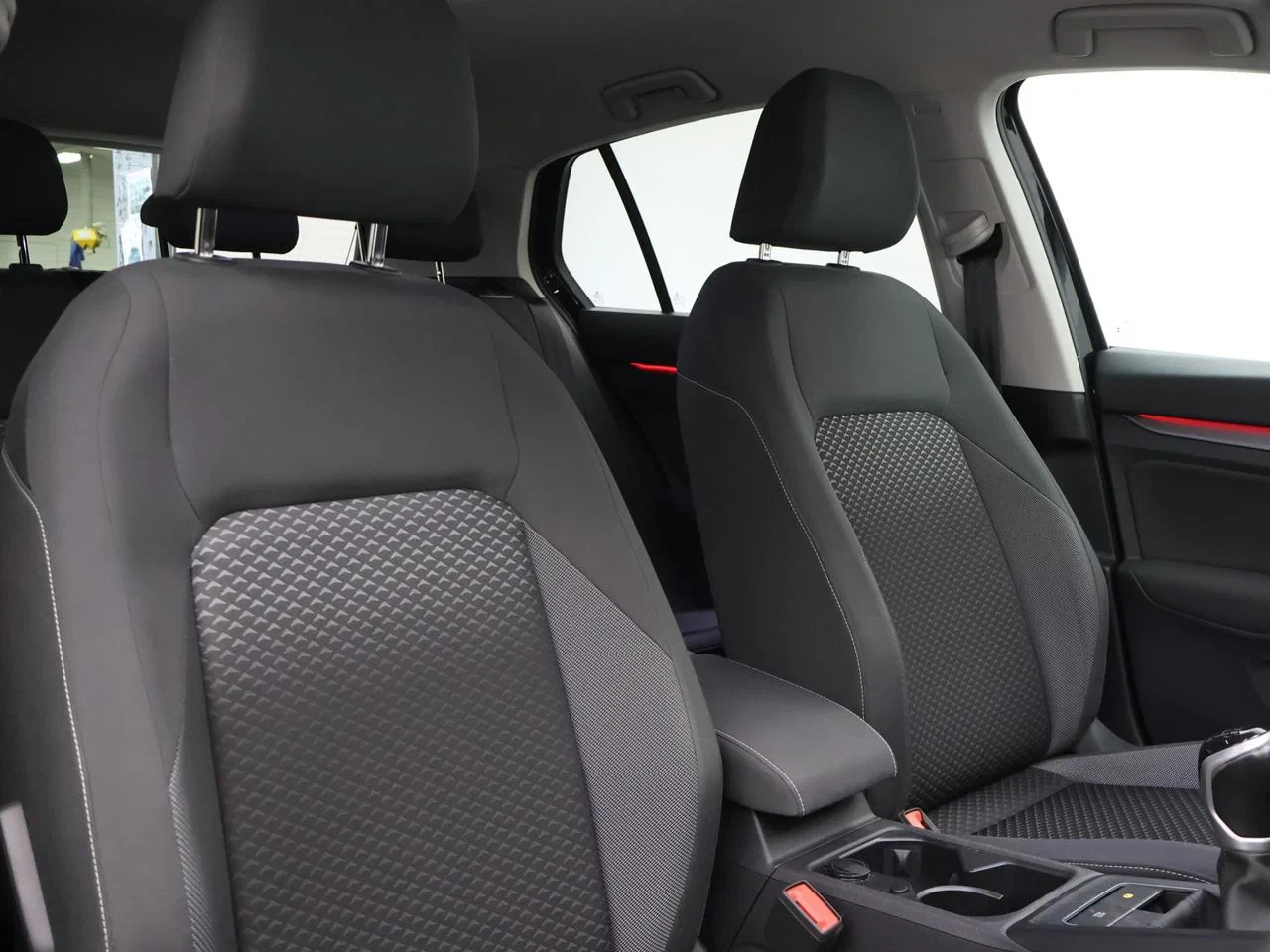 Volkswagen-Golf-image-8