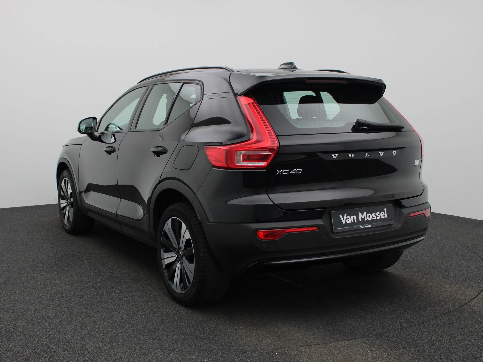 Volvo-XC40-image-1