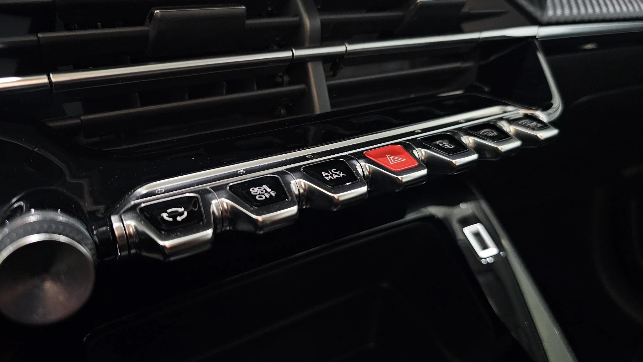 Peugeot-208-image-12