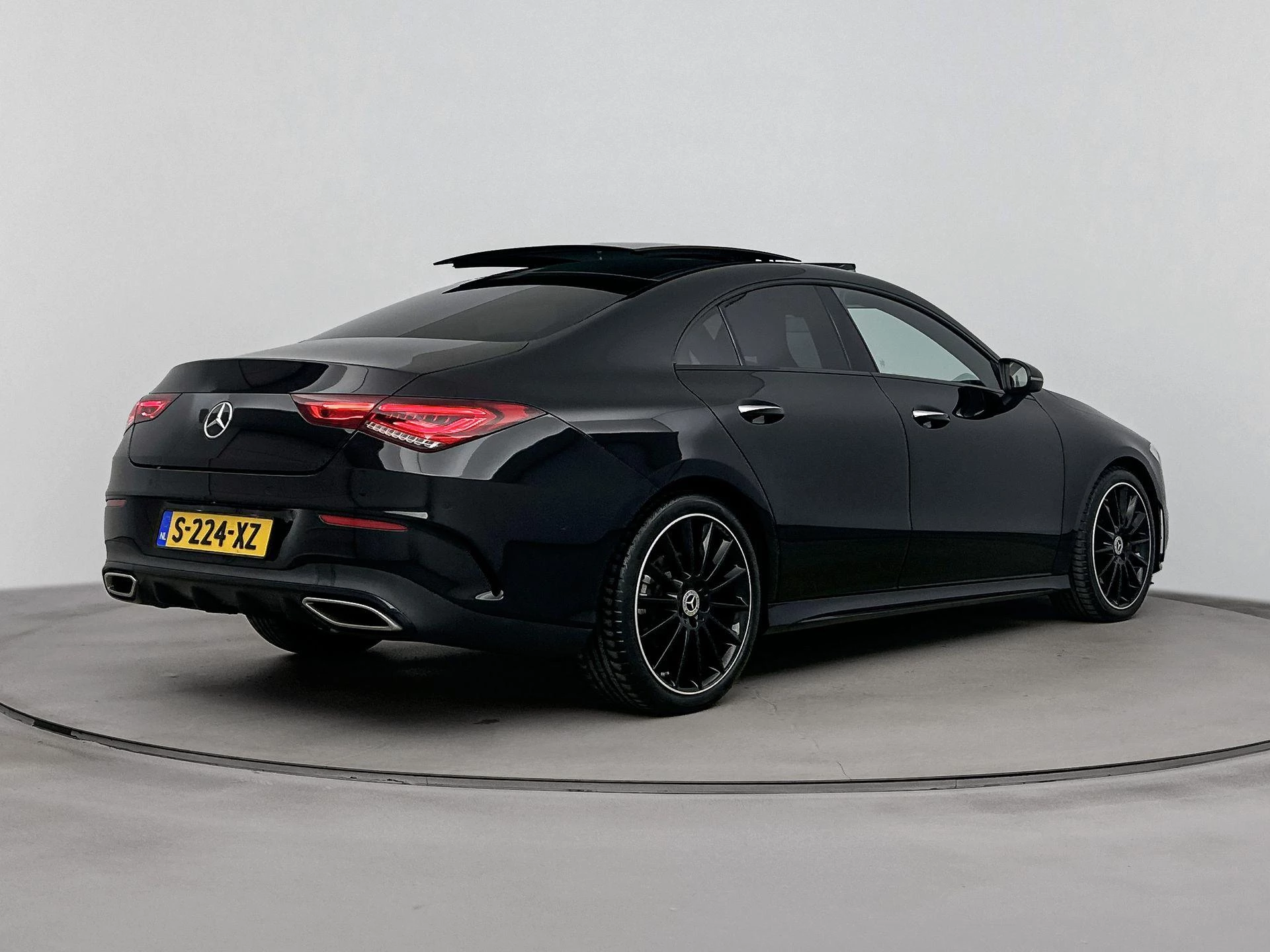 Mercedes-Benz-CLA-image-3