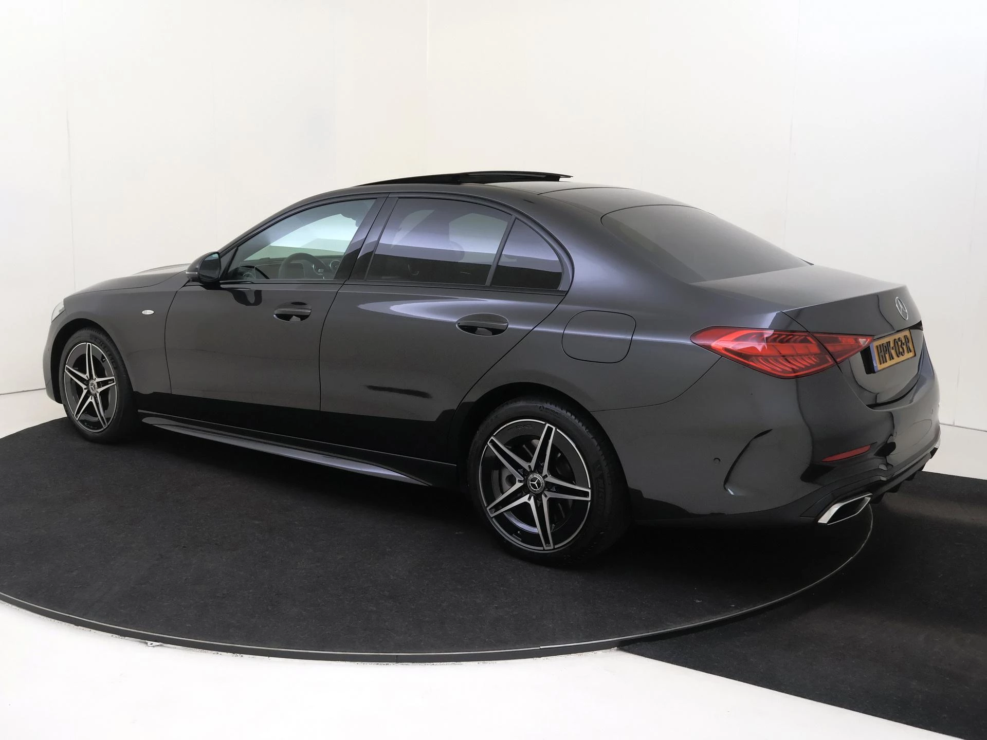 Mercedes-Benz-C-Klasse-image-2