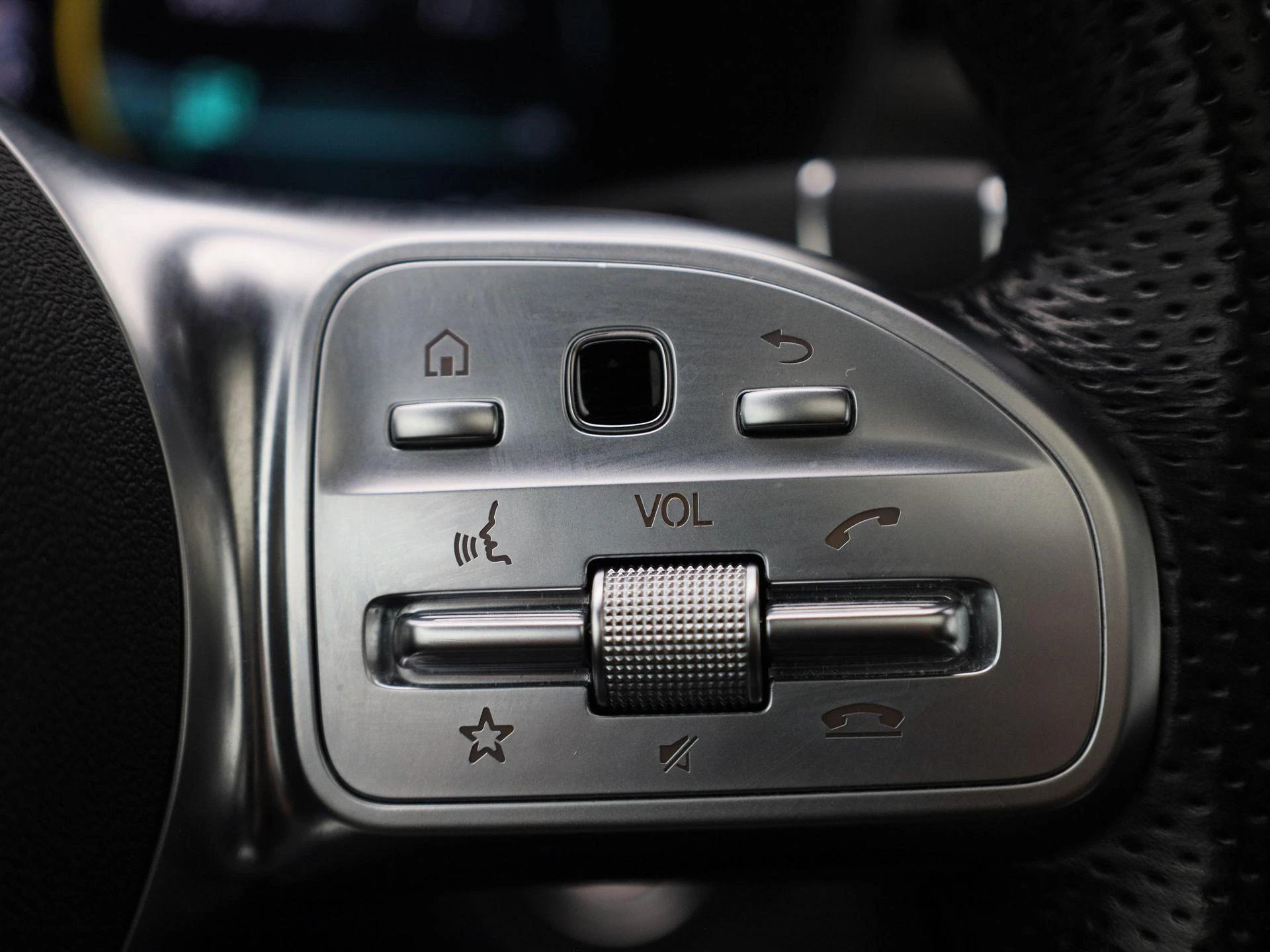 Mercedes-Benz-GLC-image-24