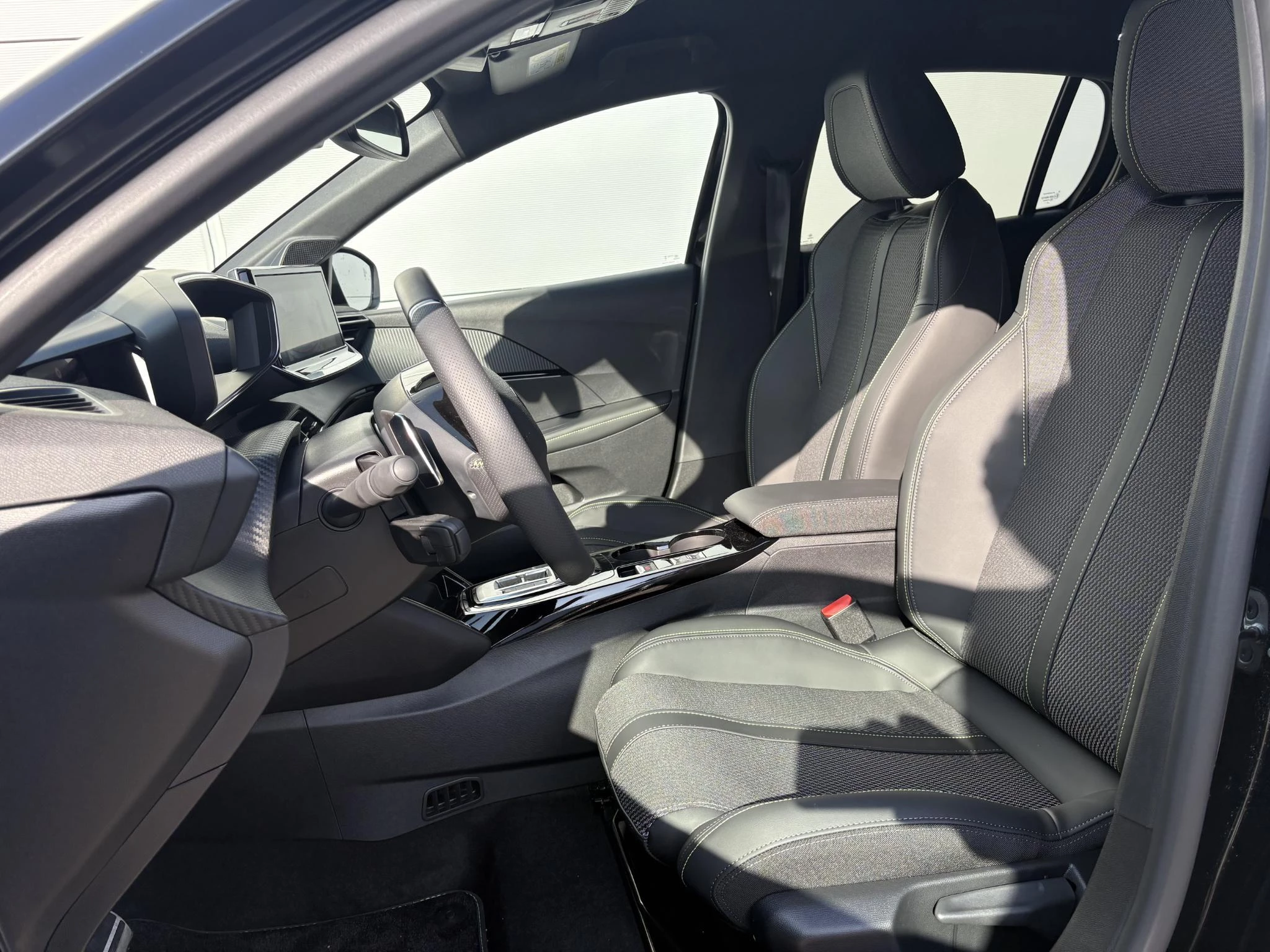 Peugeot-208-image-12