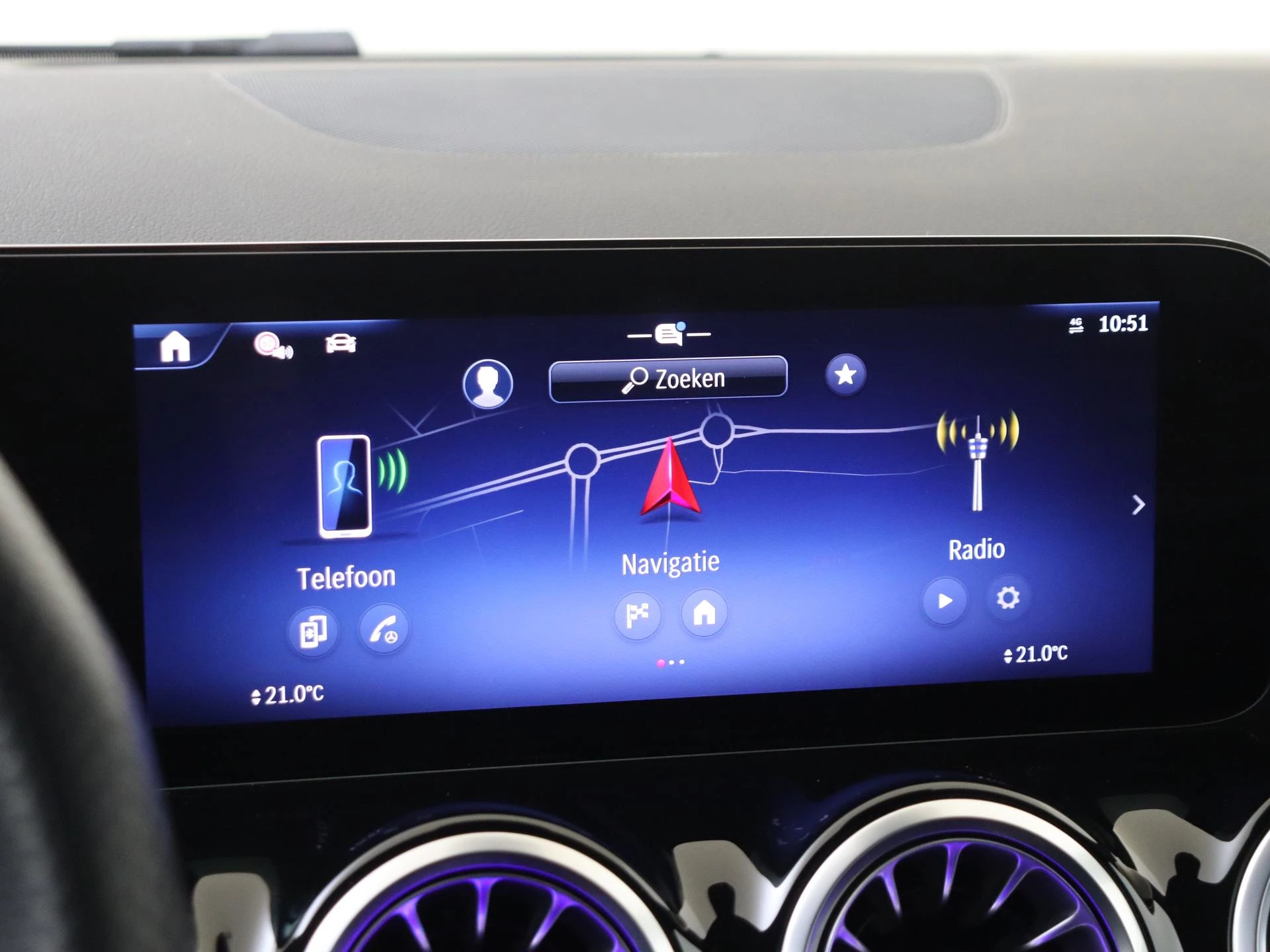 Mercedes-Benz-GLA-image-15