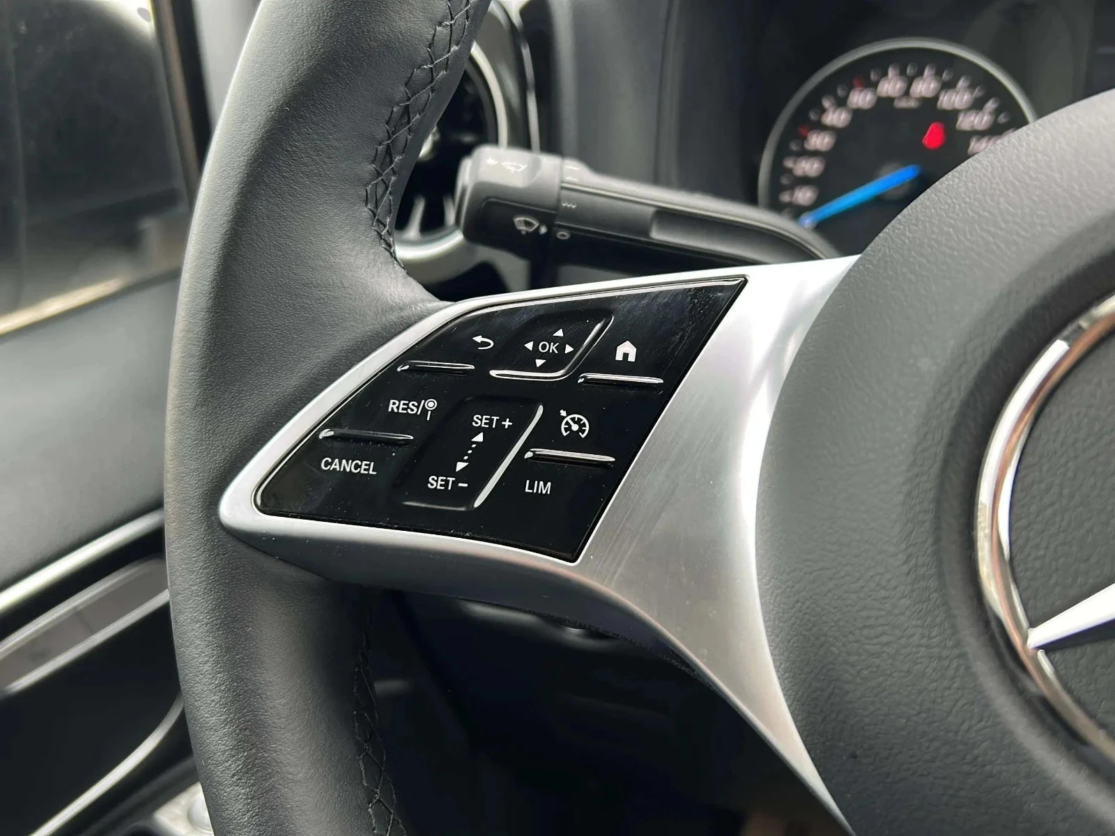 Mercedes-Benz-eVito-image-9