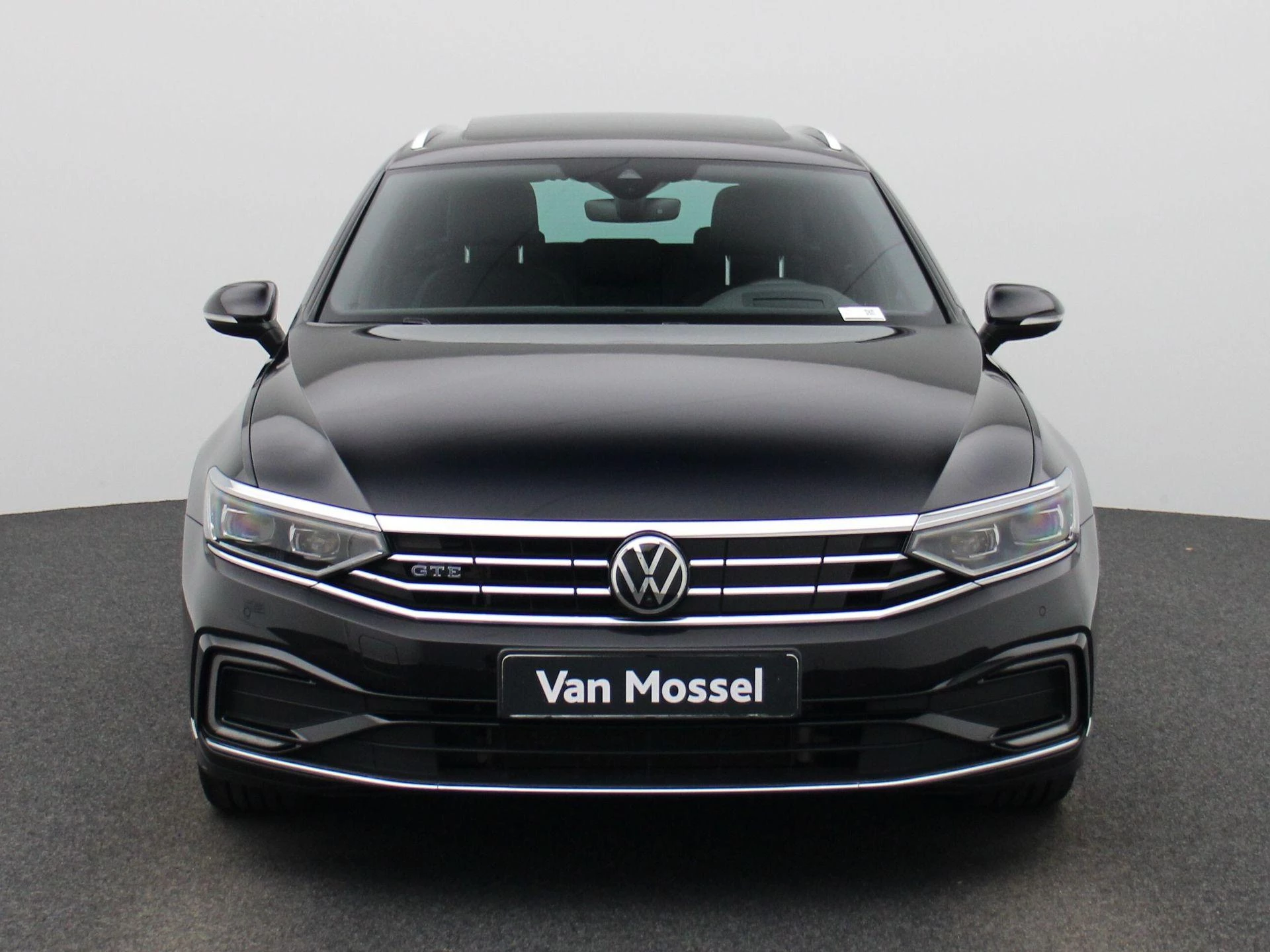 Volkswagen-Passat-image-2