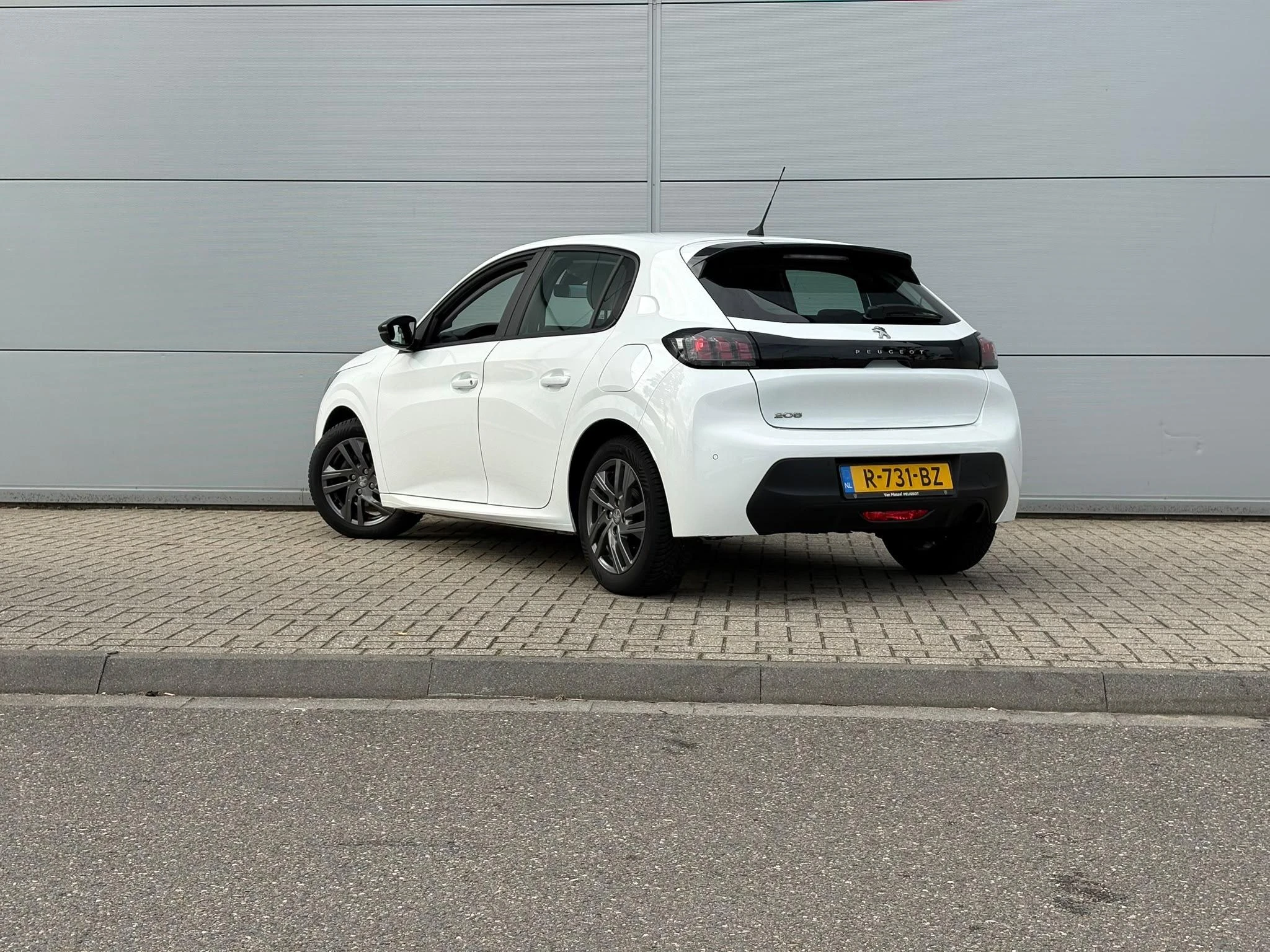 Peugeot-208-image-2