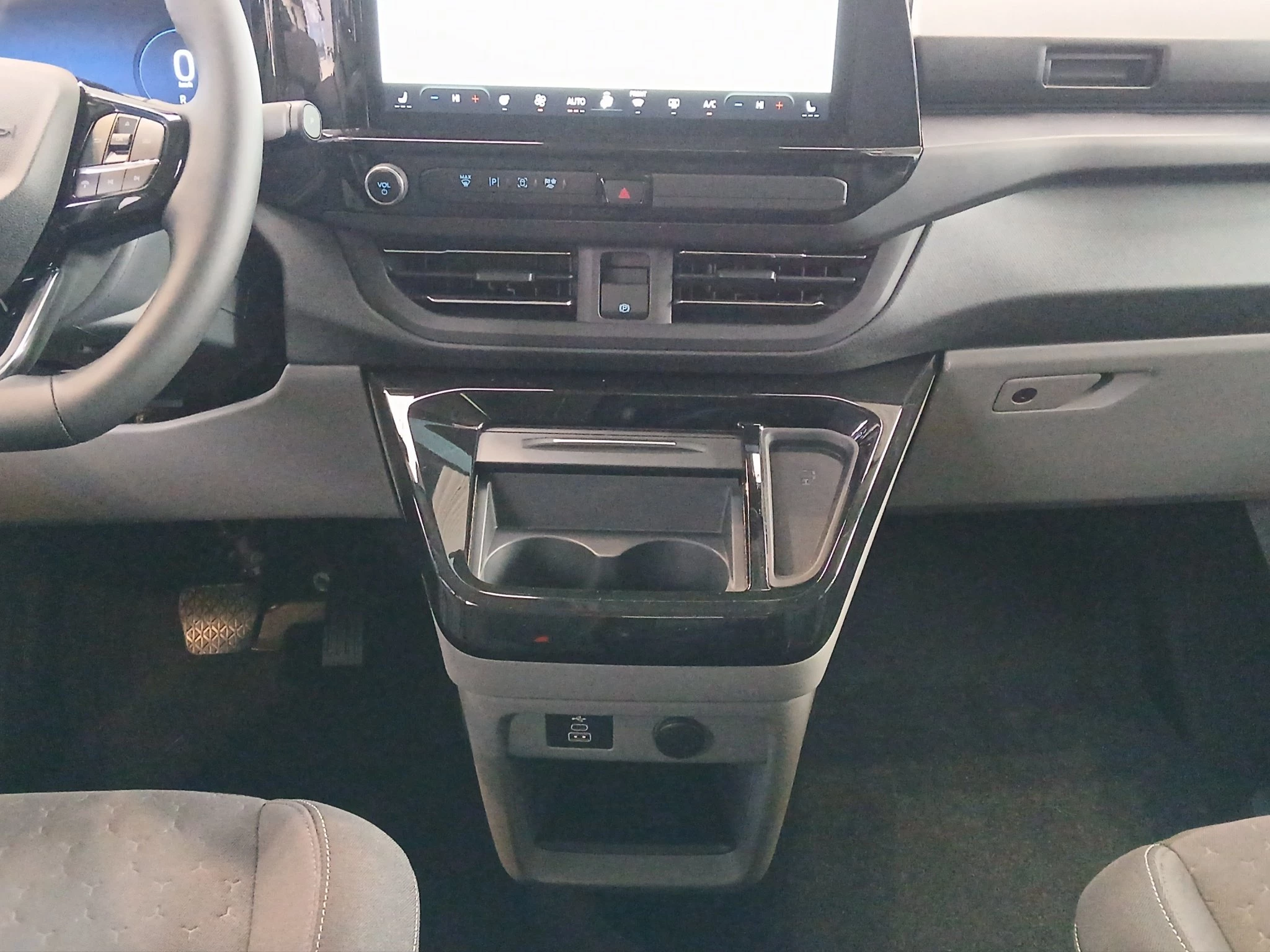 Ford Tourneo Custom Titanium 2.0 EcoBlue 125kW 320 L1 Auto FWD Van. 4-türig