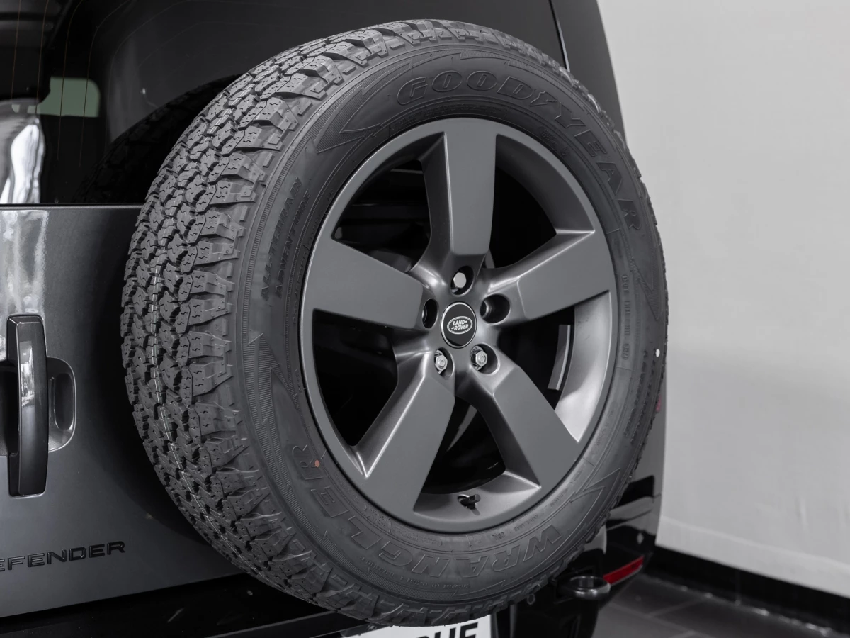 Land Rover-Defender-image-10