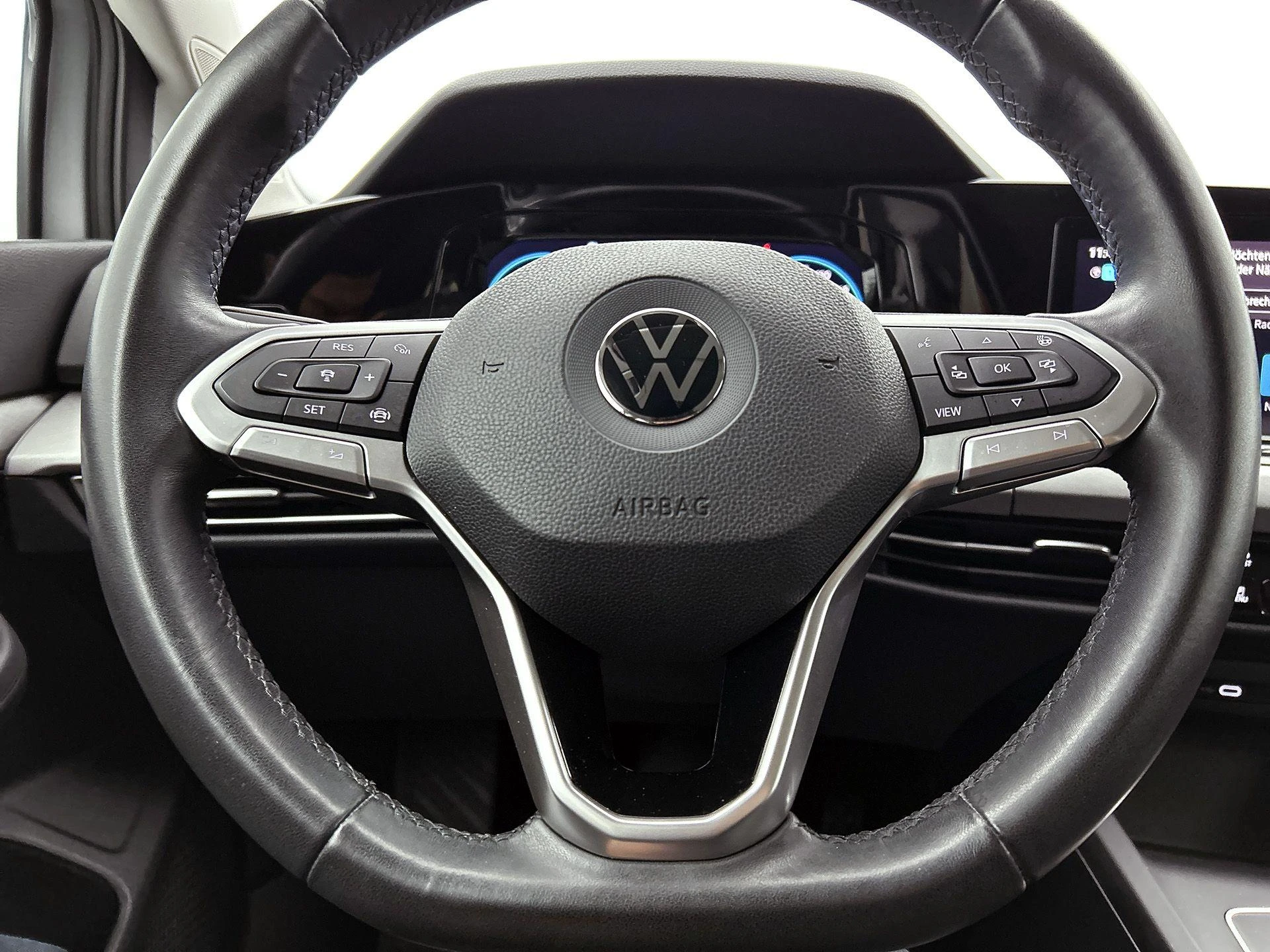 Volkswagen-Golf-image-29