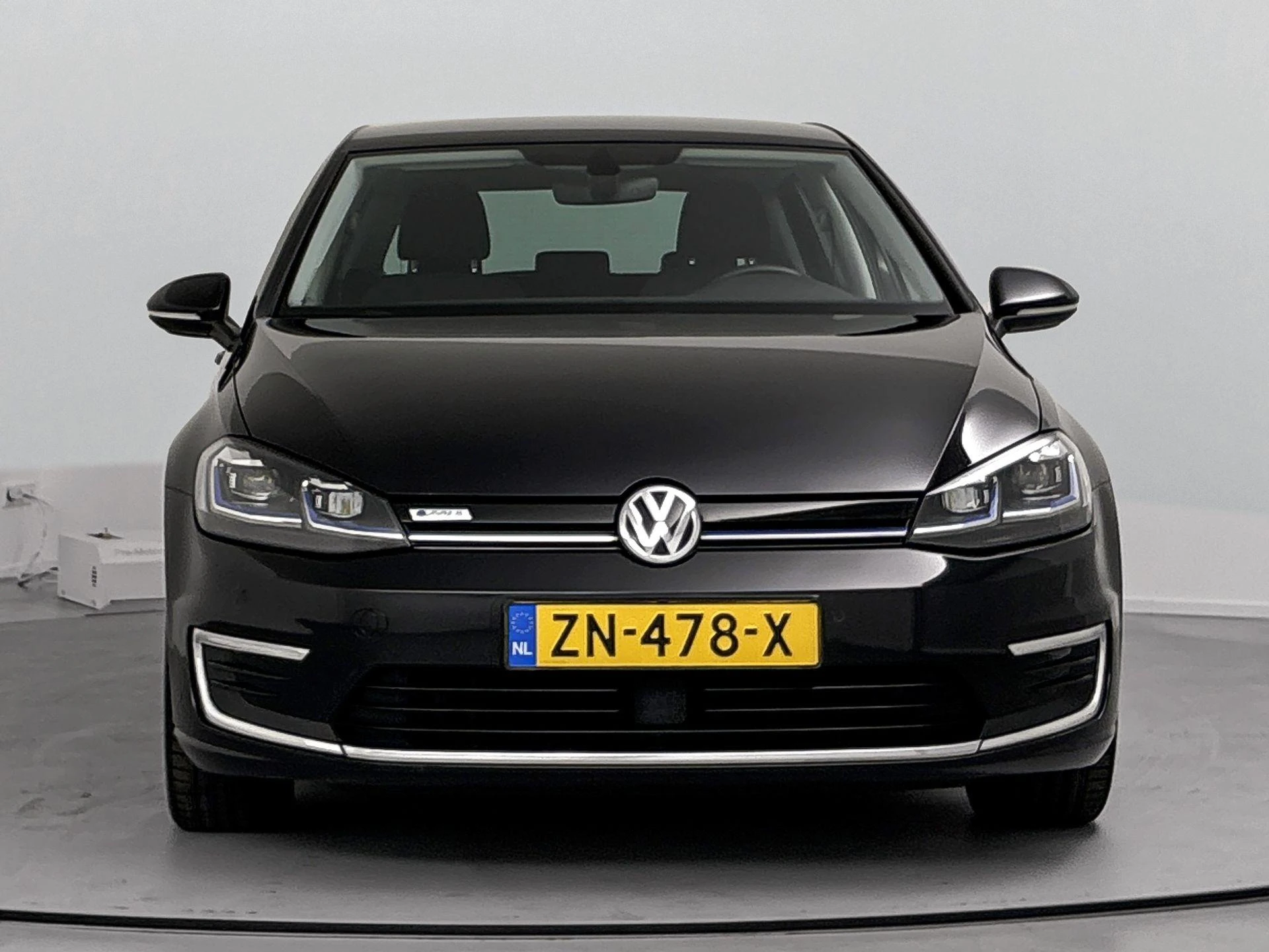 Volkswagen-e-Golf-image-4