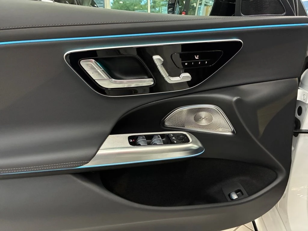 Mercedes-Benz-E-Klasse 200-image-8
