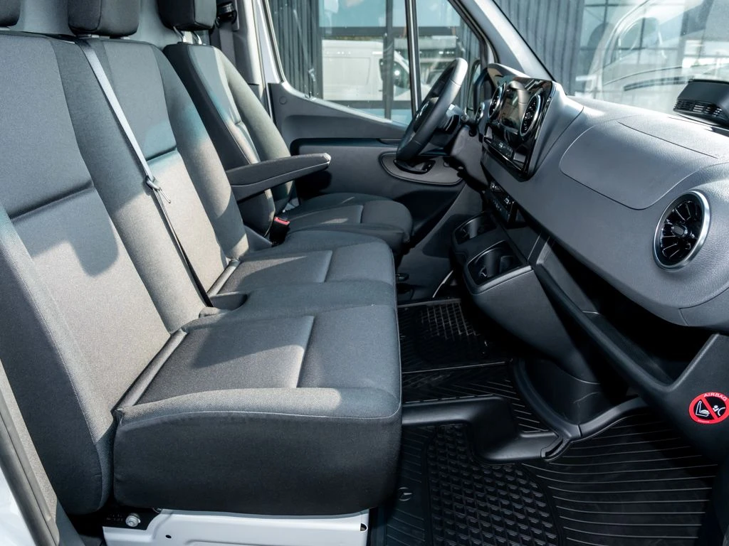 Mercedes-Benz-Sprinter 319-image-11