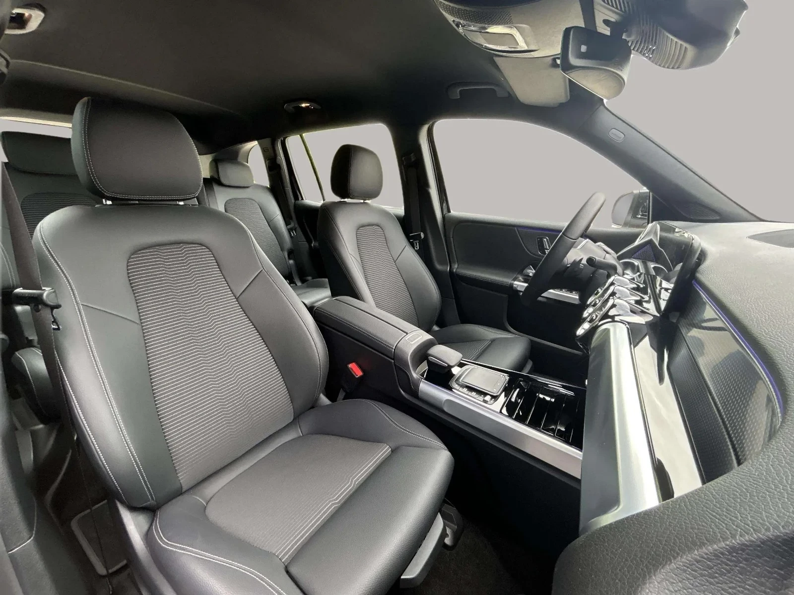 Mercedes-Benz-EQB-image-19